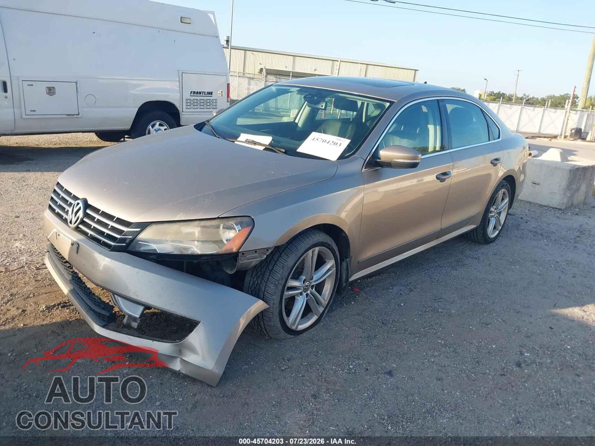 VOLKSWAGEN PASSAT 2015 - 1VWCV7A36FC007233