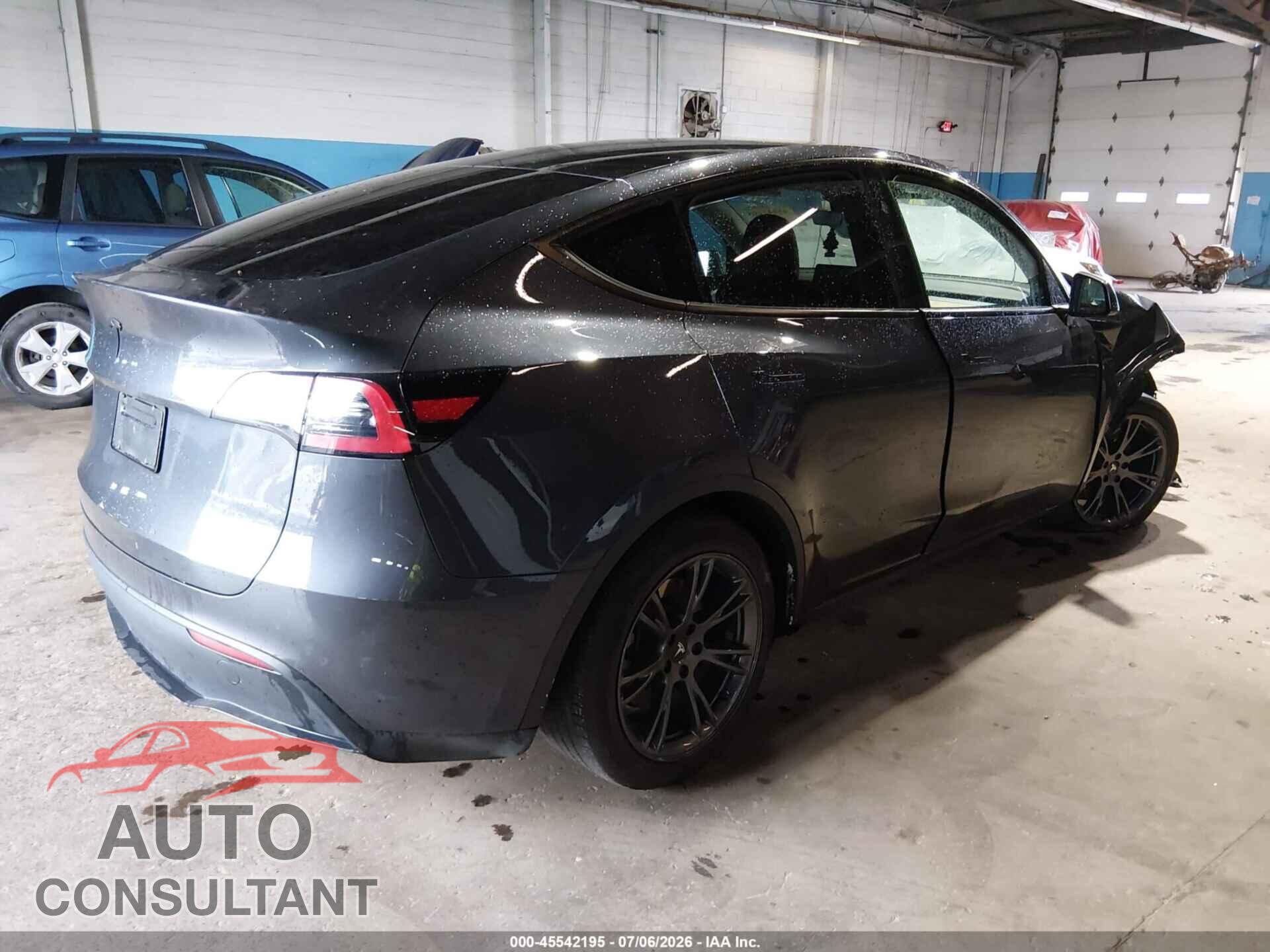 TESLA MODEL Y 2024 - 7SAYGDEE6RA325535