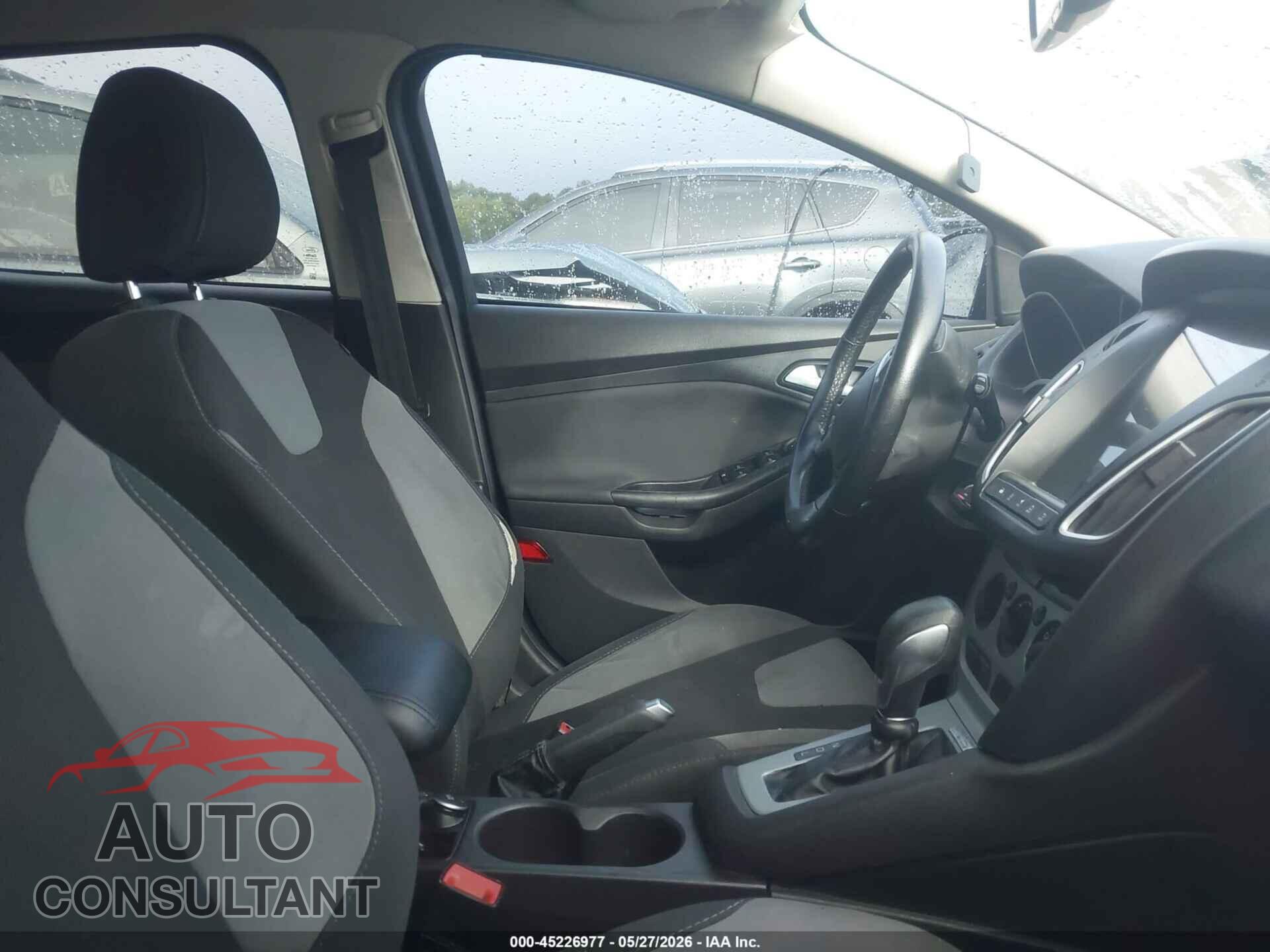 FORD FOCUS 2014 - 1FADP3K2XEL305496