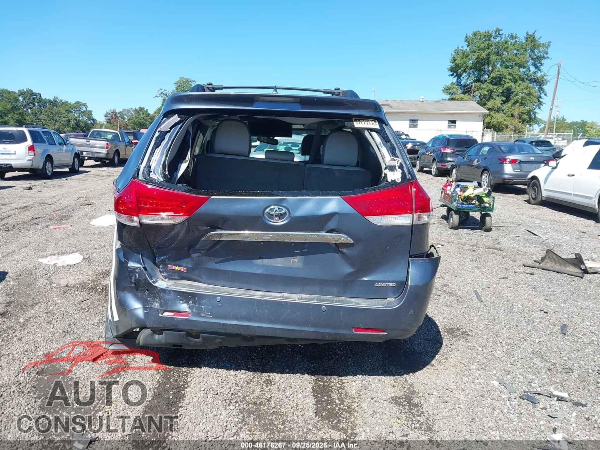 TOYOTA SIENNA 2013 - 5TDYK3DC8DS319801