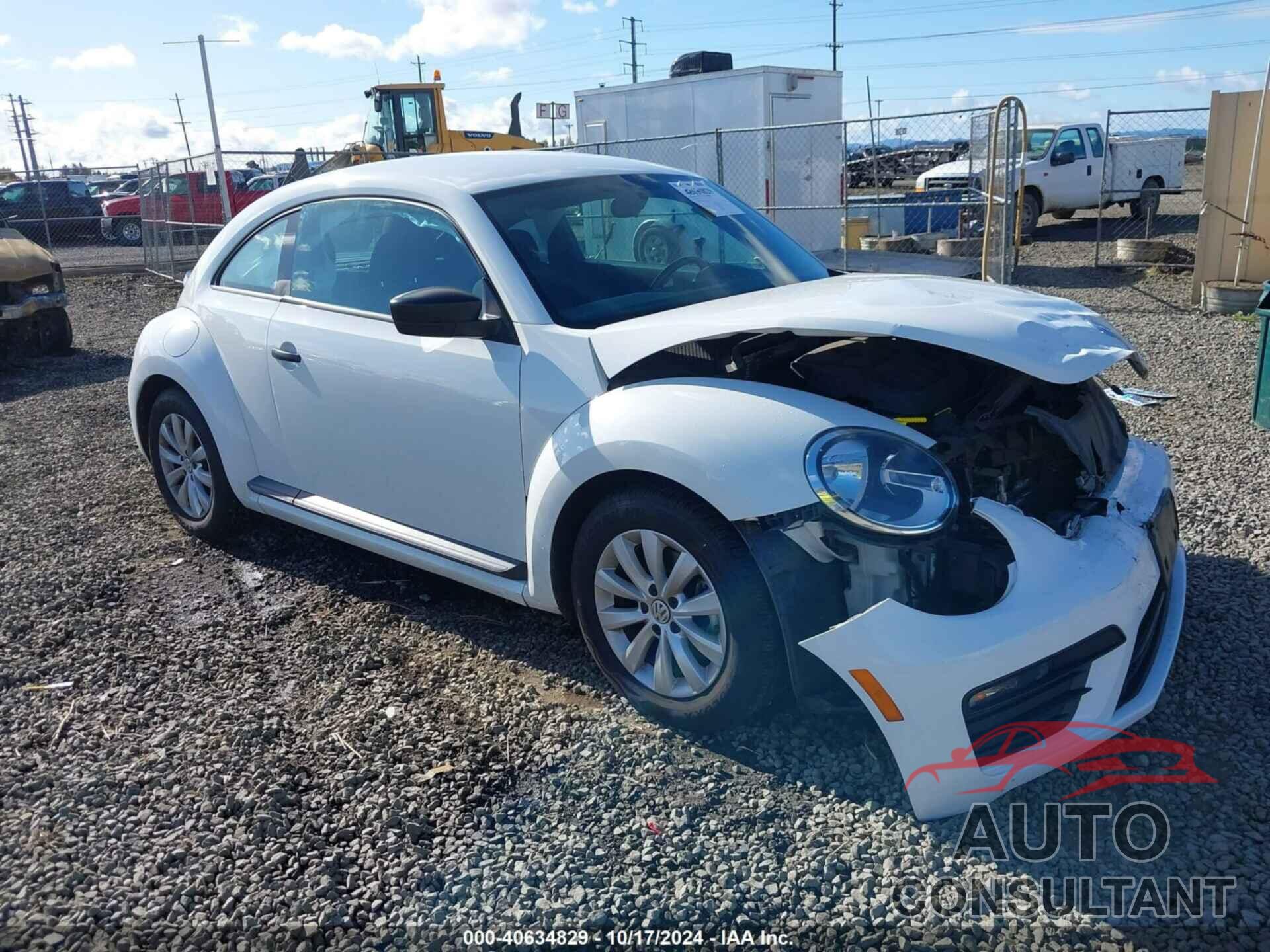 VOLKSWAGEN BEETLE 2018 - 3VWFD7AT5JM707378