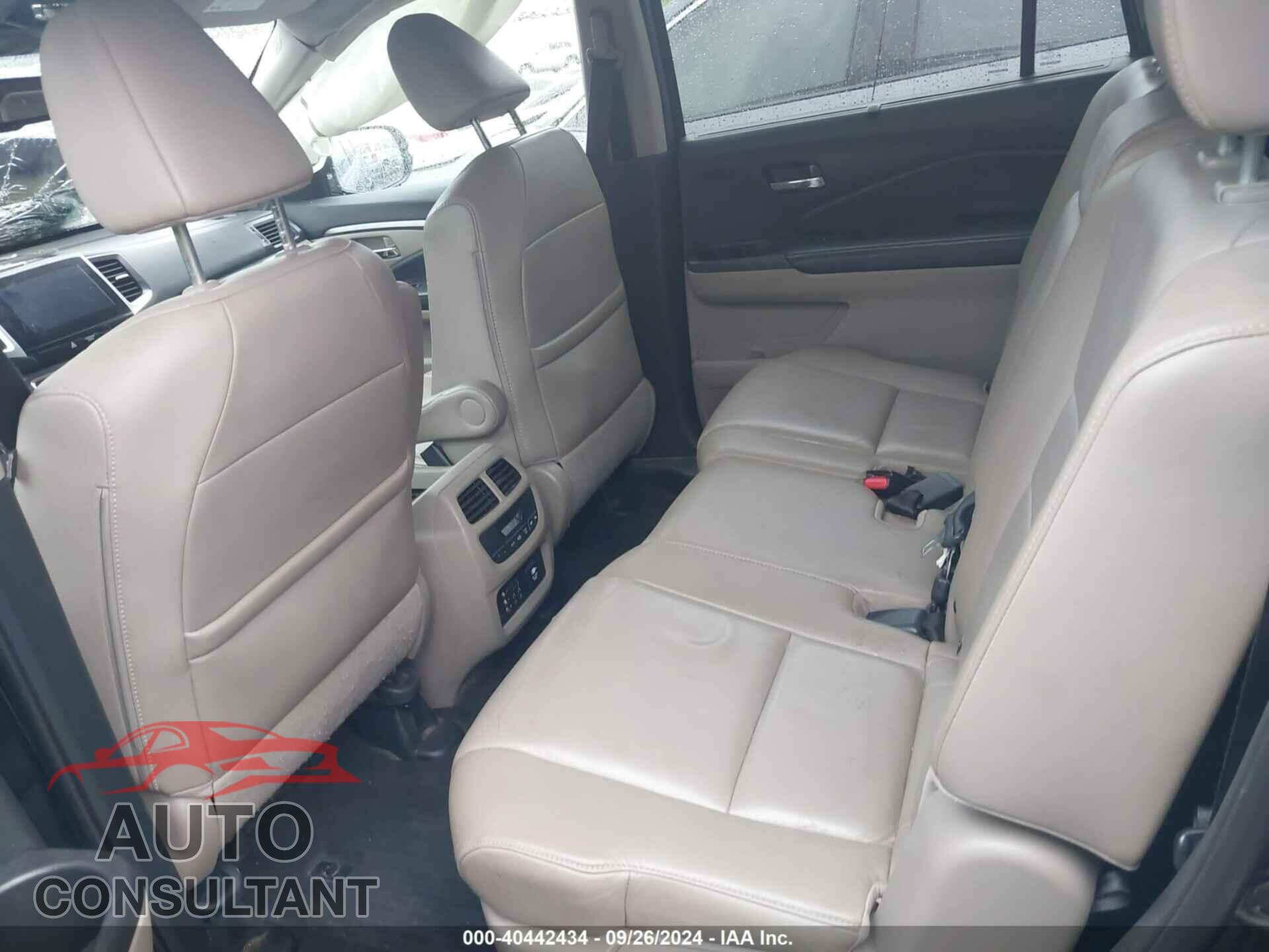 HONDA PILOT 2016 - 5FNYF6H88GB016392