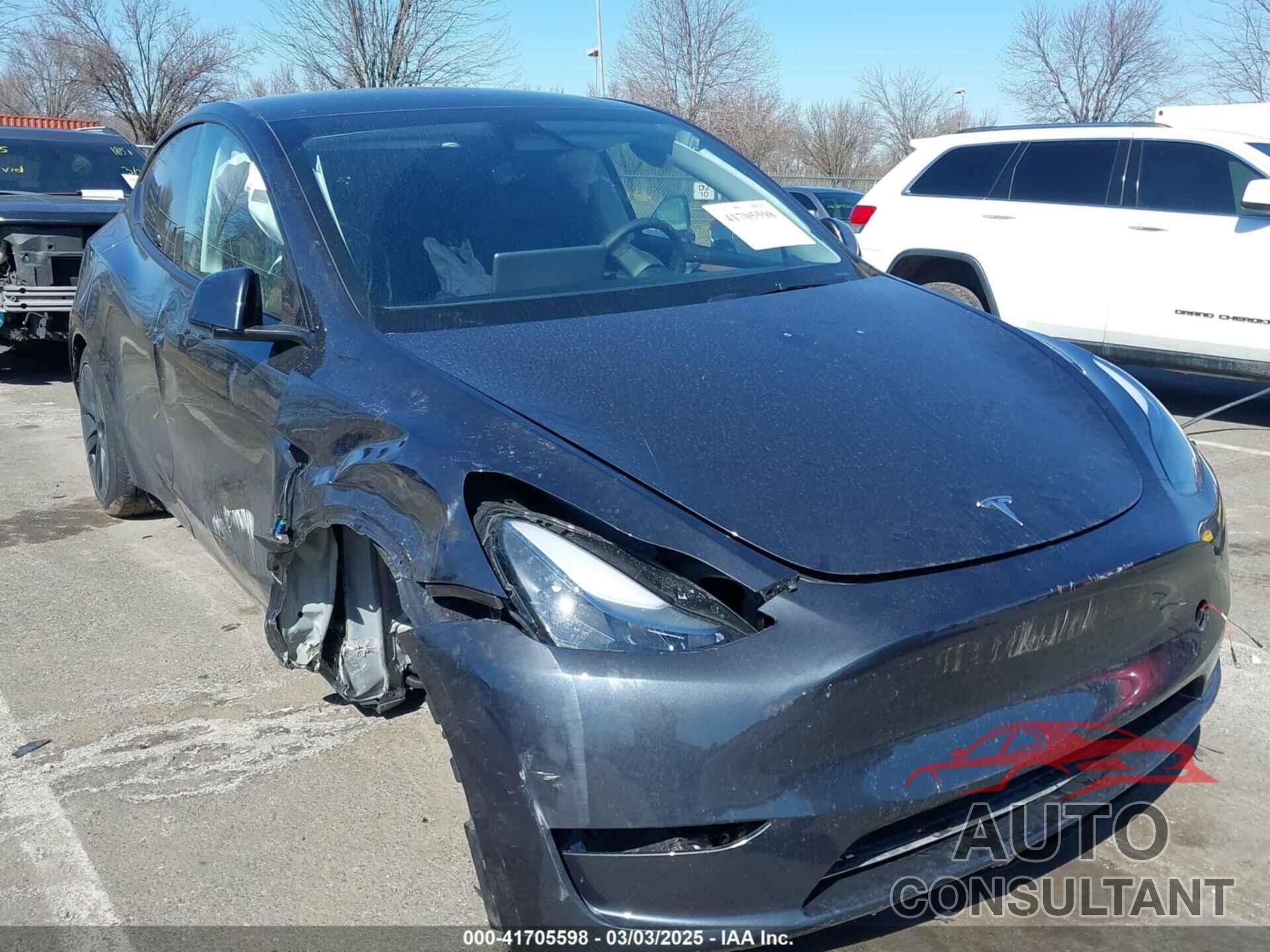 TESLA MODEL Y 2025 - 7SAYGDEDXSF242013
