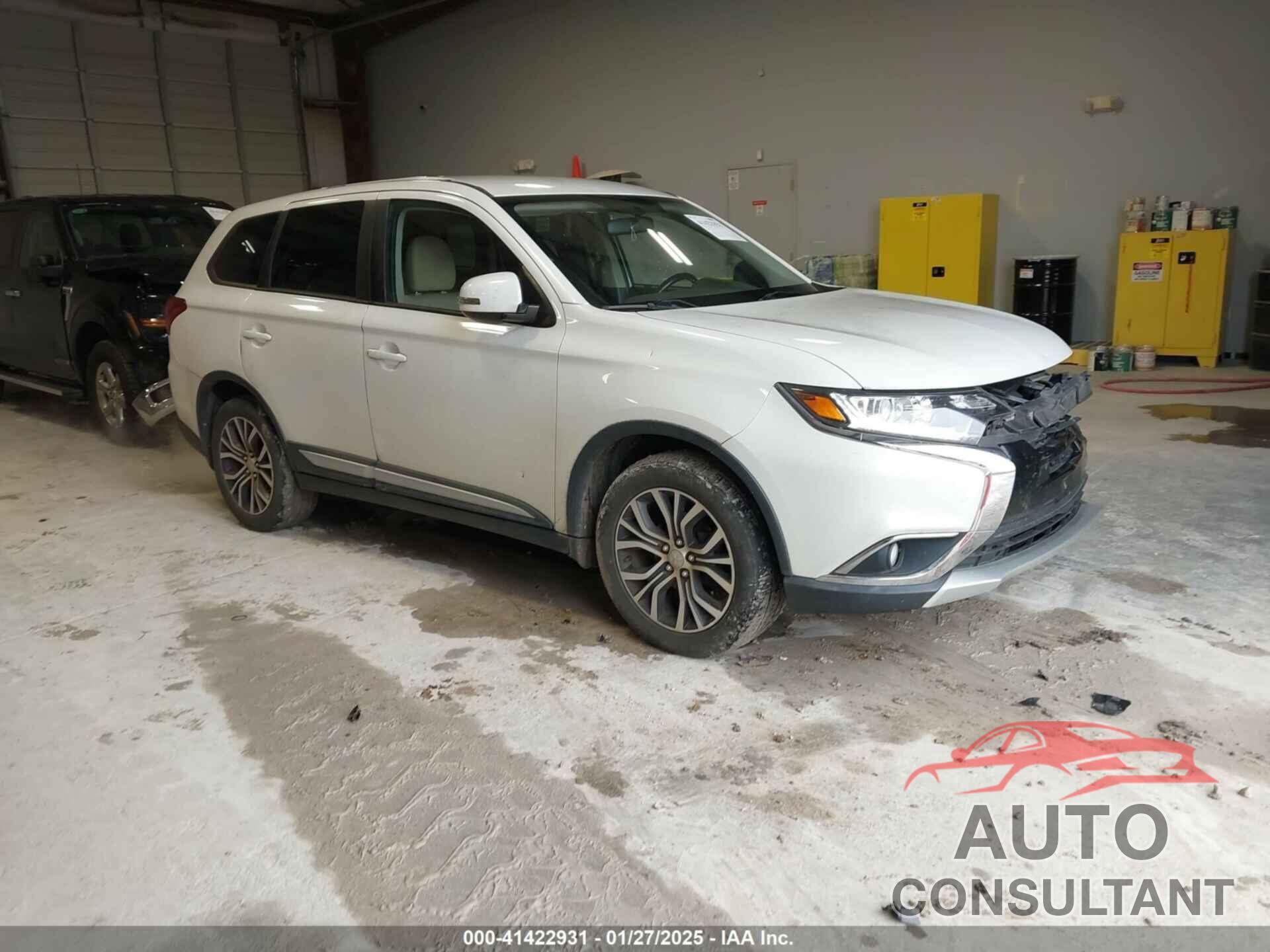 MITSUBISHI OUTLANDER 2018 - JA4AD3A39JZ055430