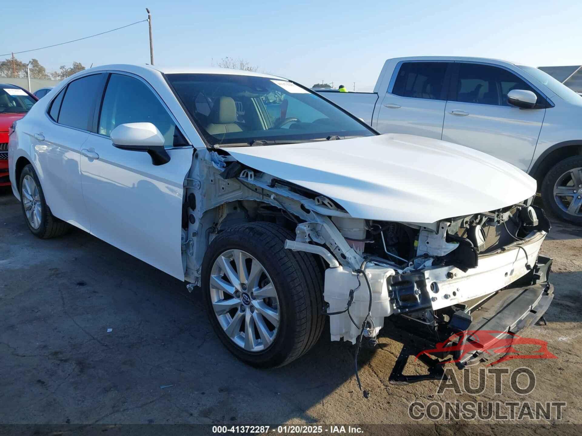 TOYOTA CAMRY 2018 - 4T1B11HK6JU501272