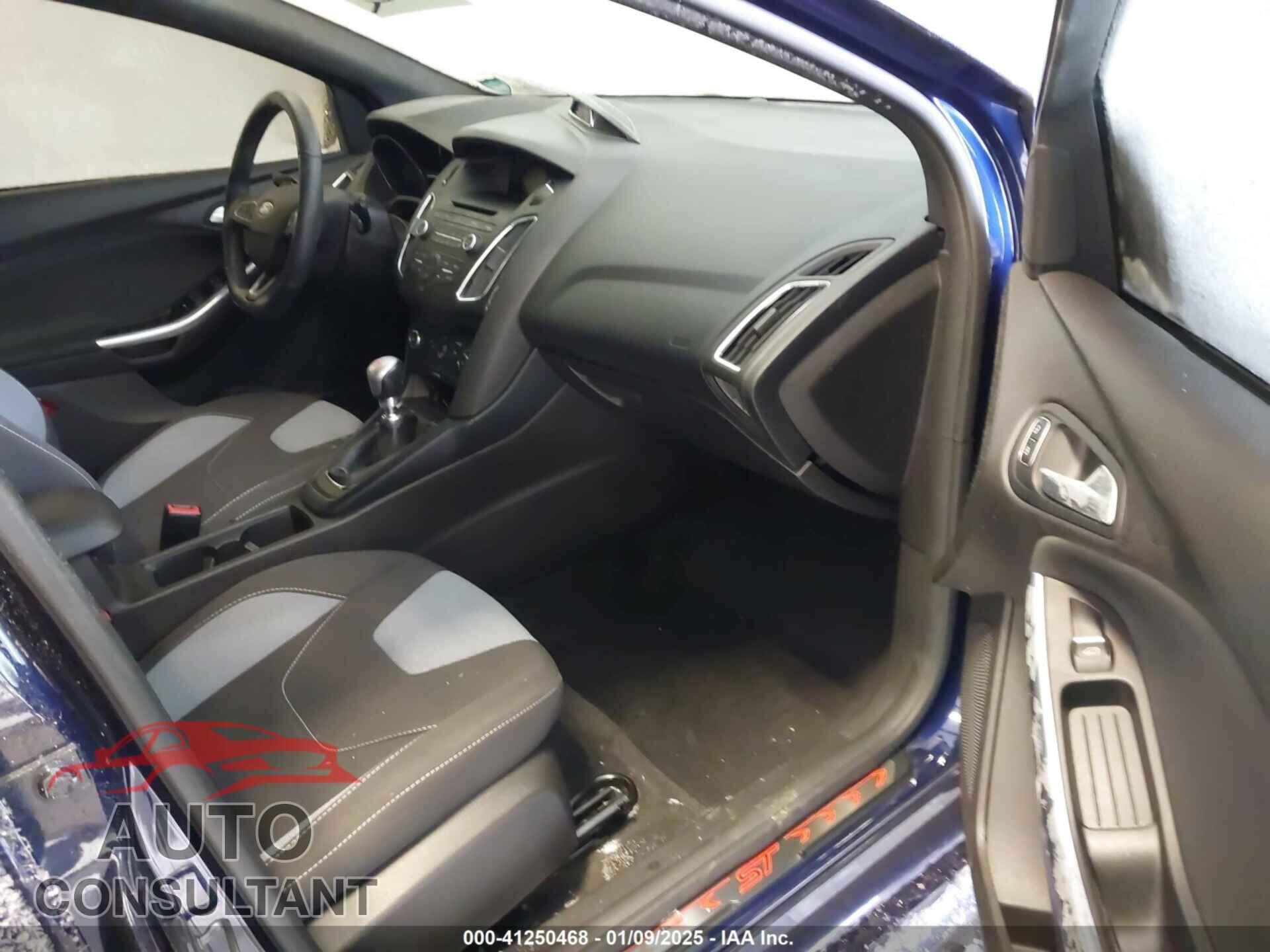 FORD FOCUS ST 2017 - 1FADP3L97HL307156