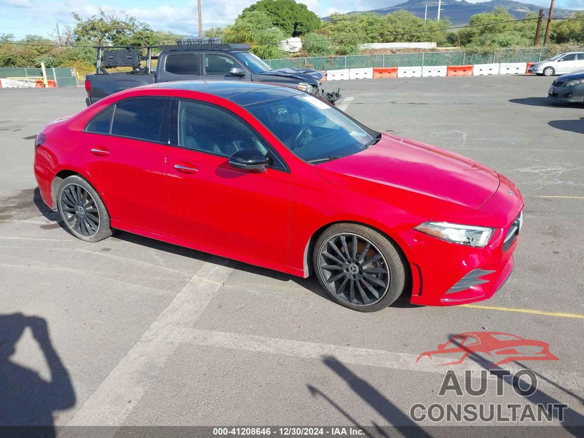 MERCEDES-BENZ A 2019 - WDD3G4FB3KW019379