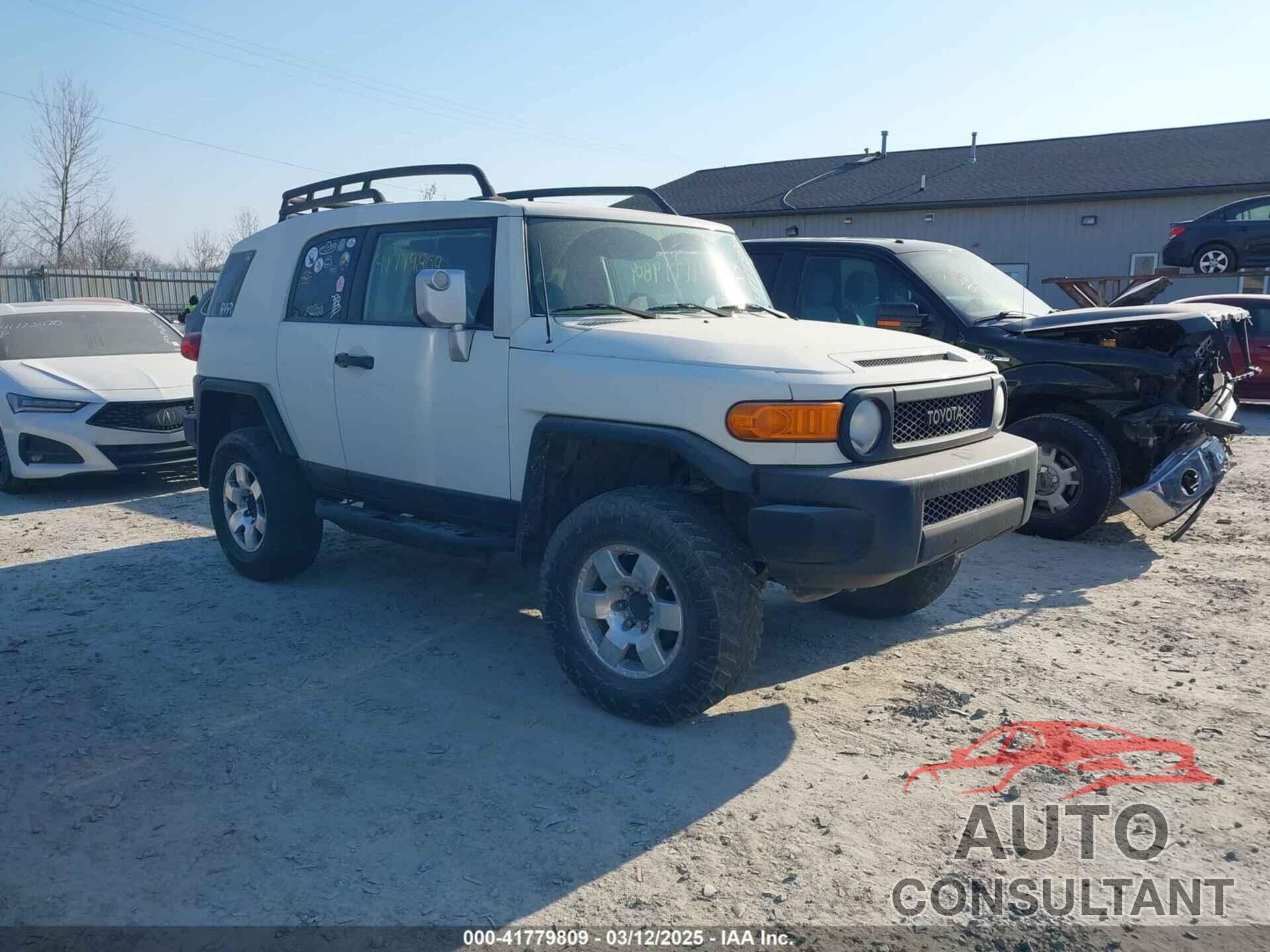 TOYOTA FJ CRUISER 2010 - JTEBU4BF1AK086121
