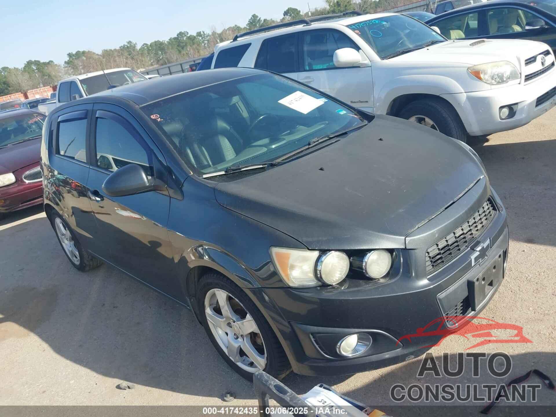 CHEVROLET SONIC 2015 - 1G1JE6SB6F4102078