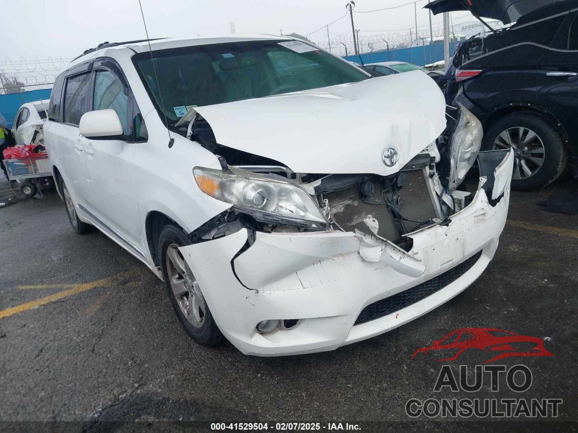 TOYOTA SIENNA 2011 - 5TDKK3DC7BS068255
