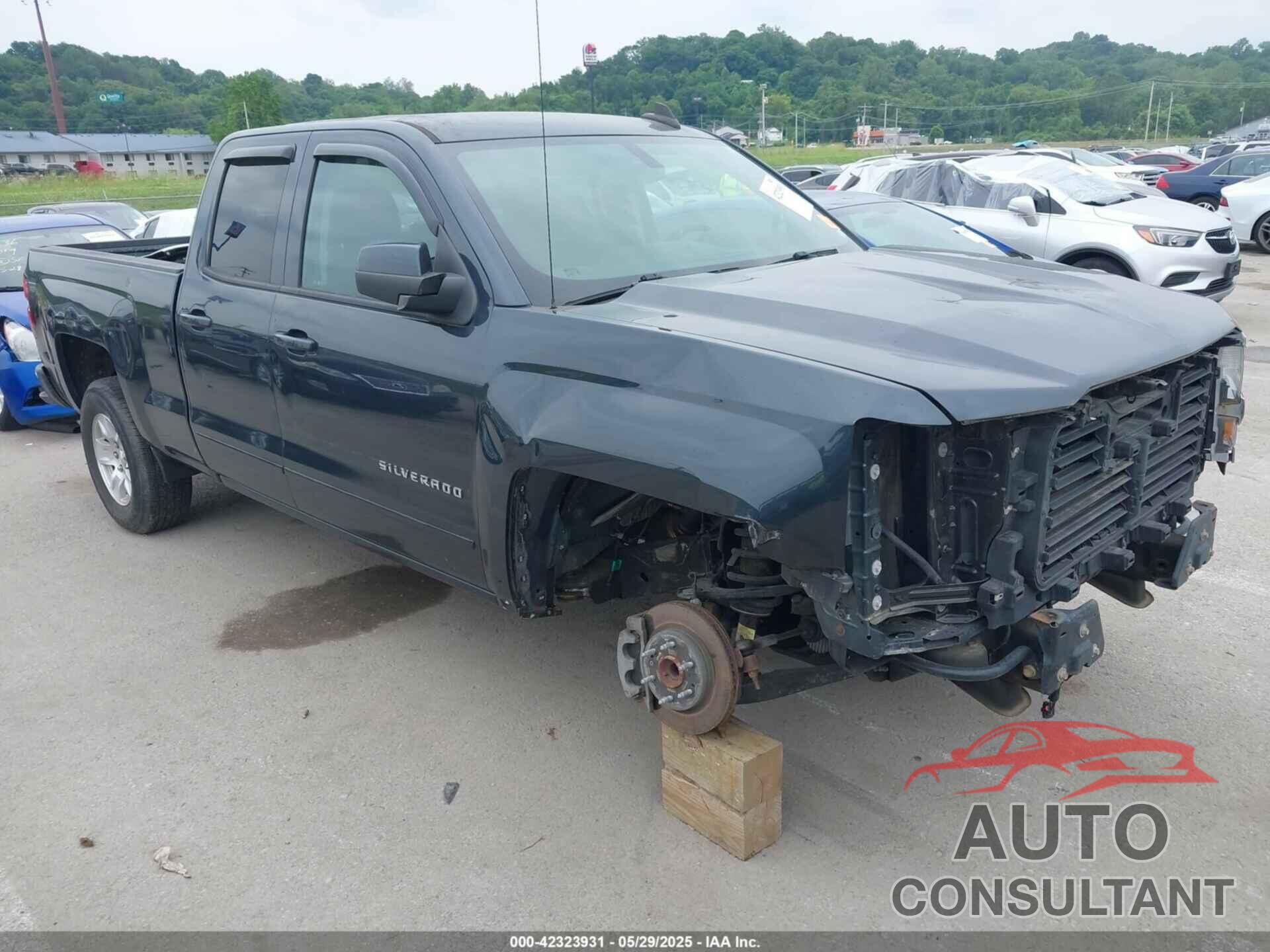 CHEVROLET SILVERADO 1500 2018 - 1GCRCREH2JZ175008