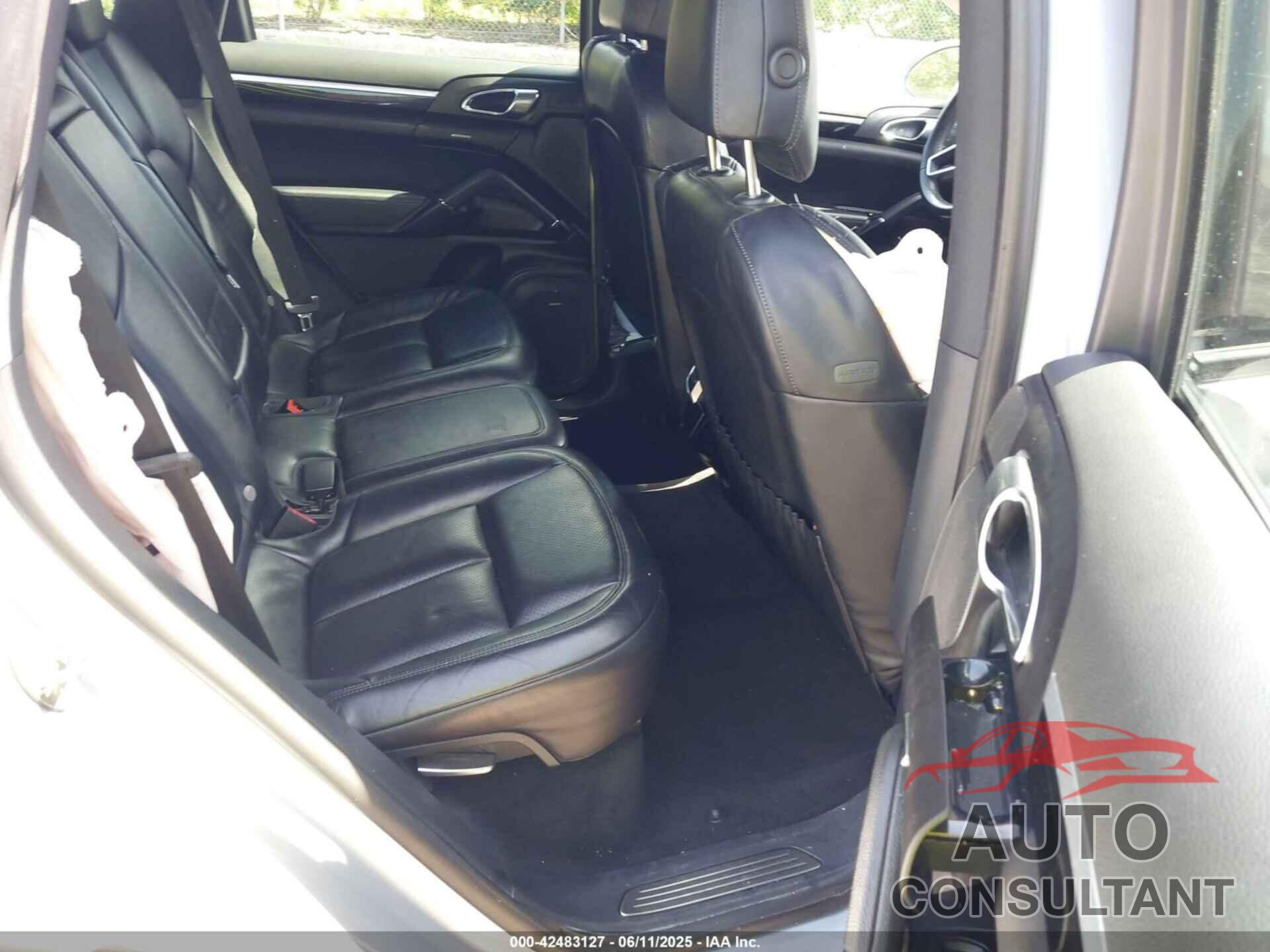 PORSCHE CAYENNE 2017 - WP1AA2A21HKA83921