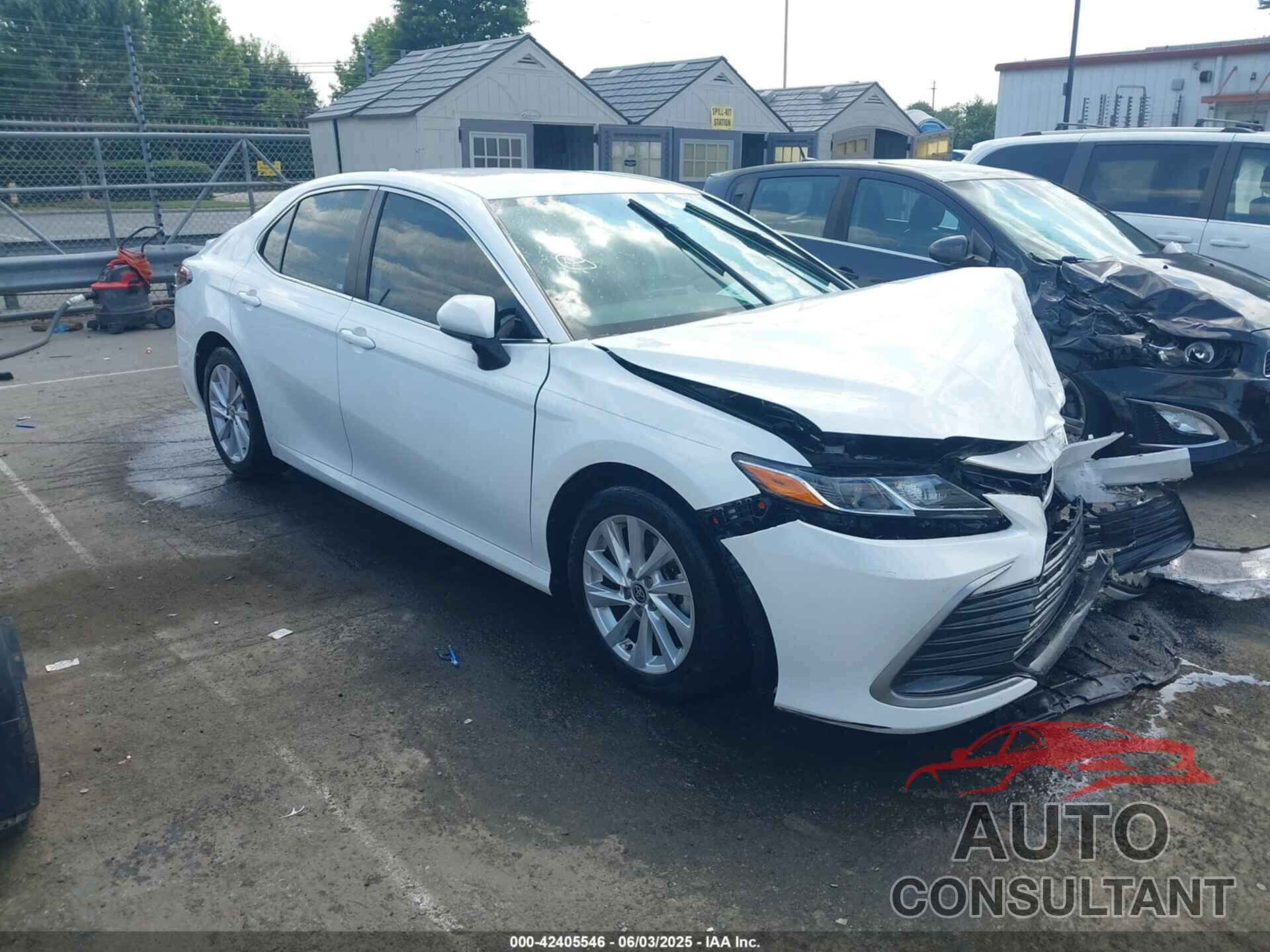 TOYOTA CAMRY 2022 - 4T1C11AK1NU060252