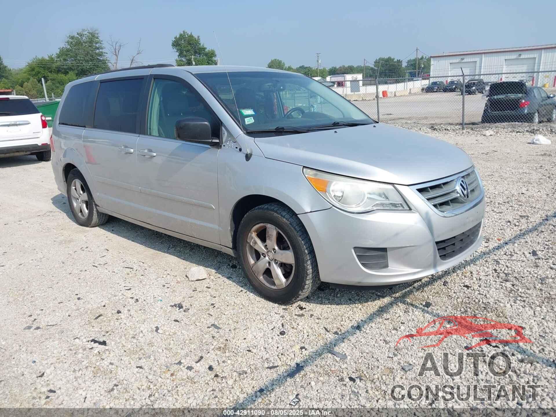 VOLKSWAGEN ROUTAN 2011 - 2V4RW3DG3BR635999