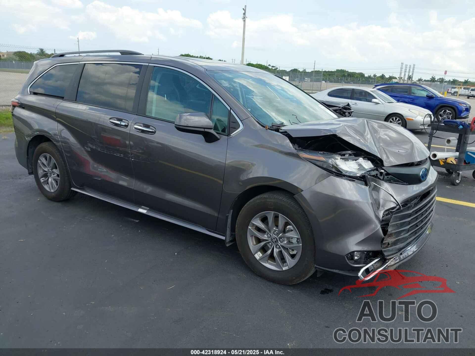 TOYOTA SIENNA 2024 - 5TDJRKEC7RS219623