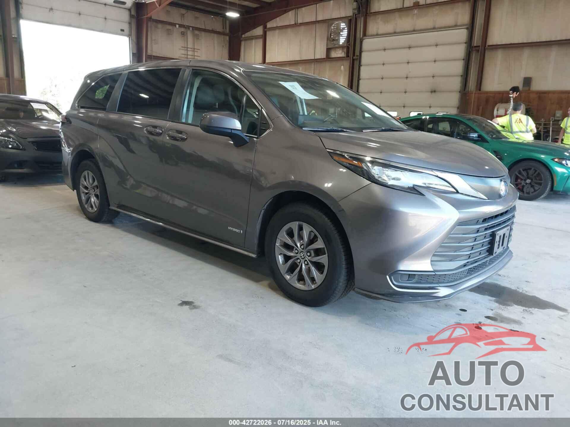 TOYOTA SIENNA 2021 - 5TDKRKEC2MS044839