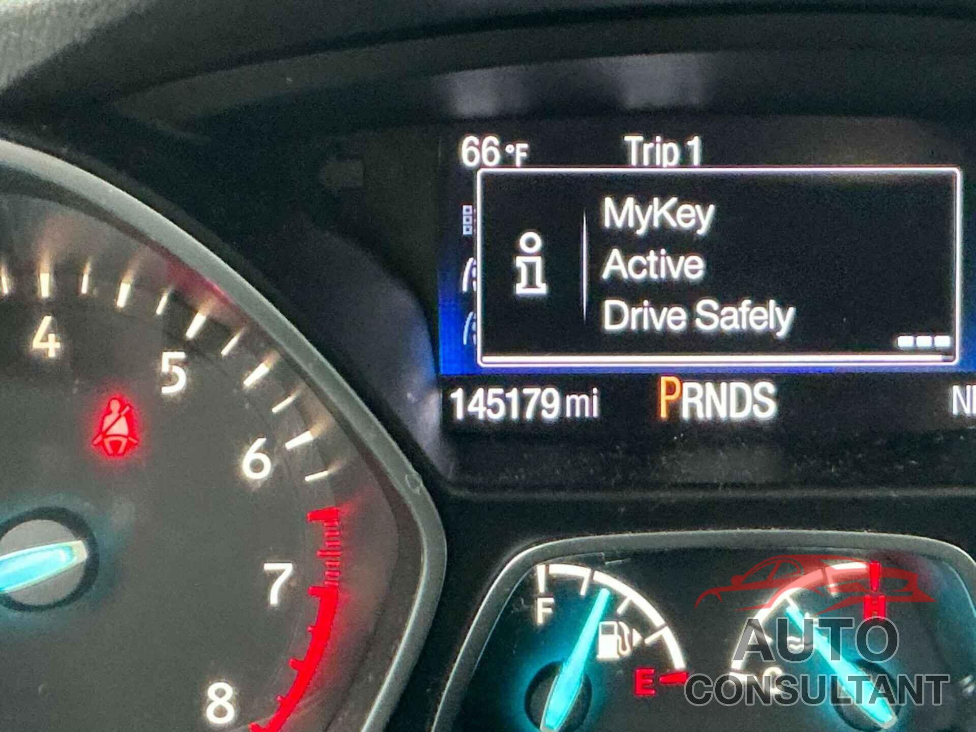FORD ESCAPE 2017 - 1FMCU0F75HUC97823