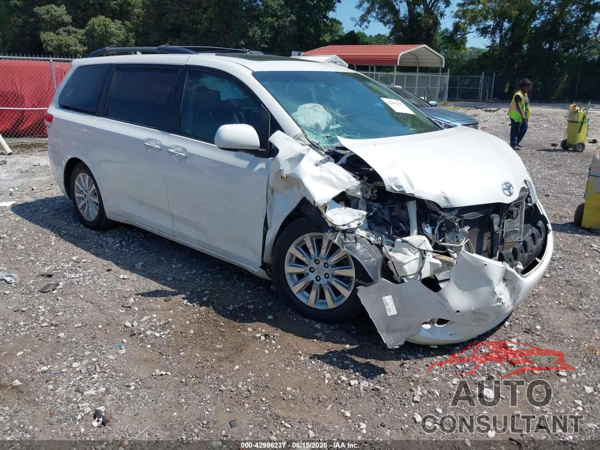 TOYOTA SIENNA 2011 - 5TDYK3DCXBS152435