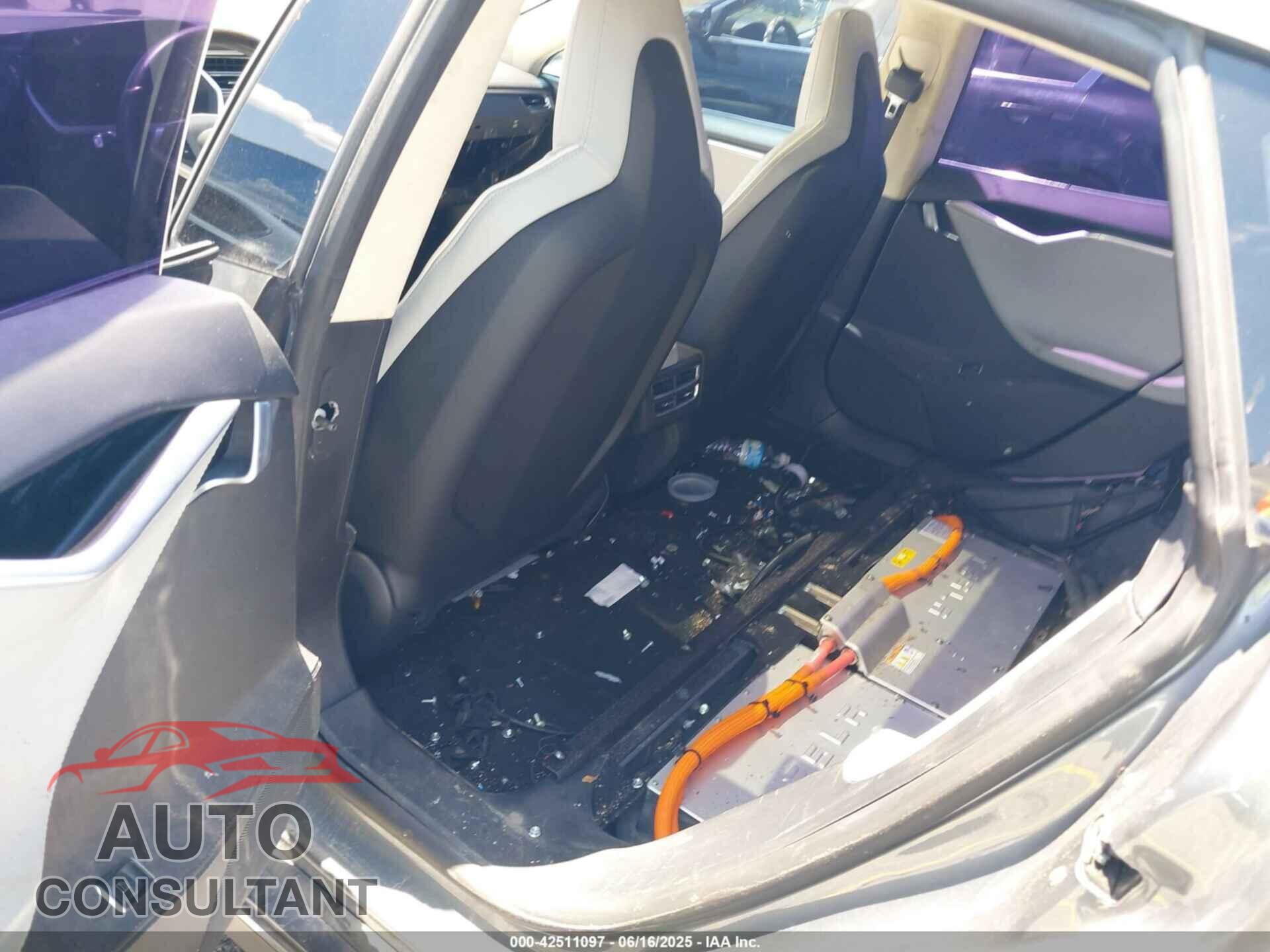 TESLA MODEL S 2013 - 5YJSA1DP9DFP06121