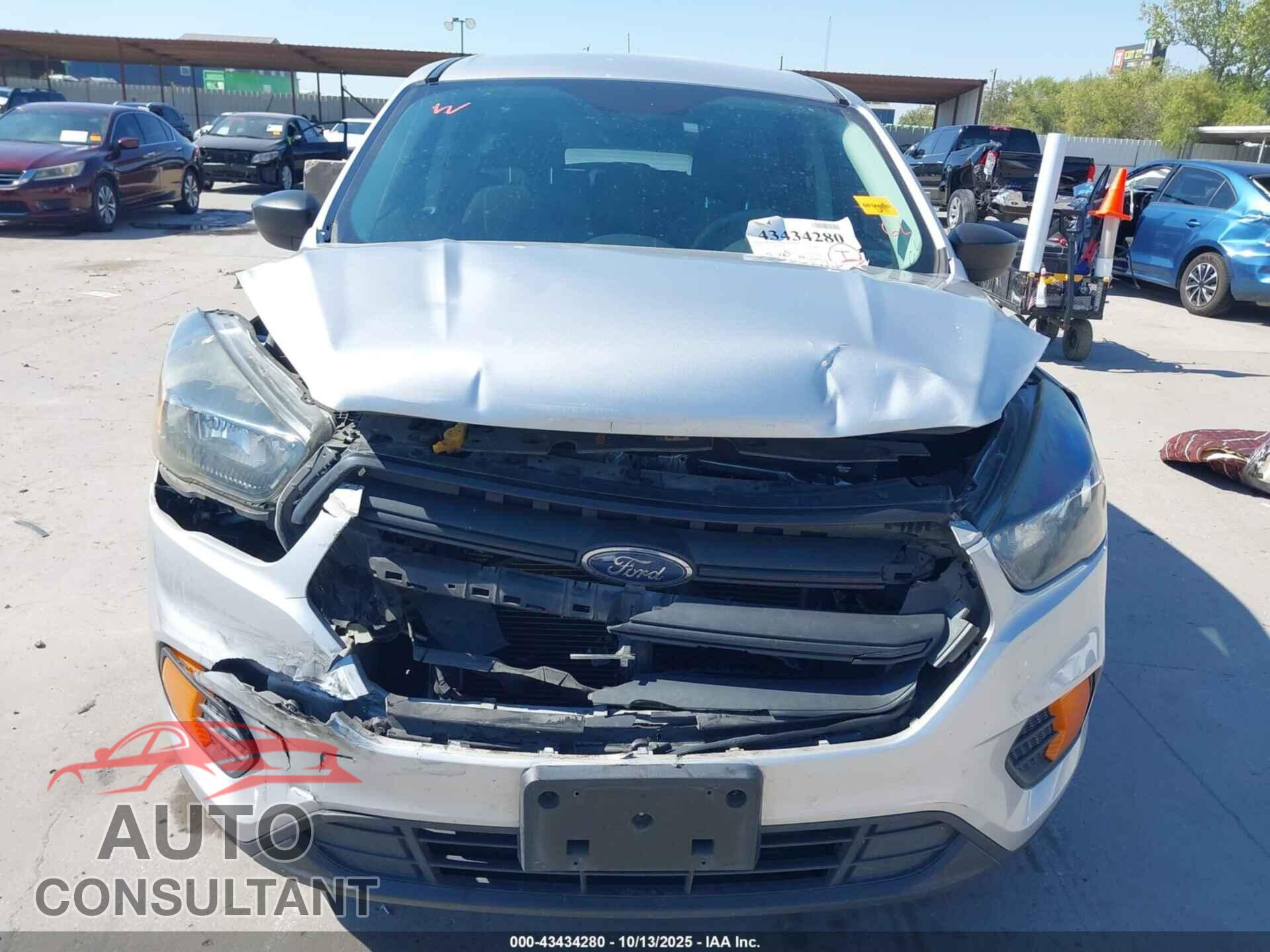 FORD ESCAPE 2018 - 1FMCU0F71JUA54158