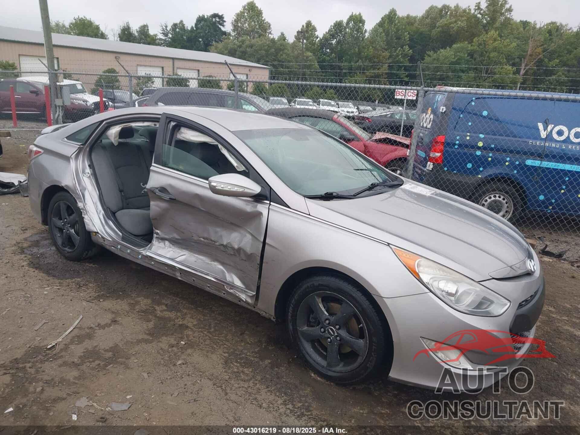 HYUNDAI SONATA HYBRID 2013 - KMHEC4A49DA087057