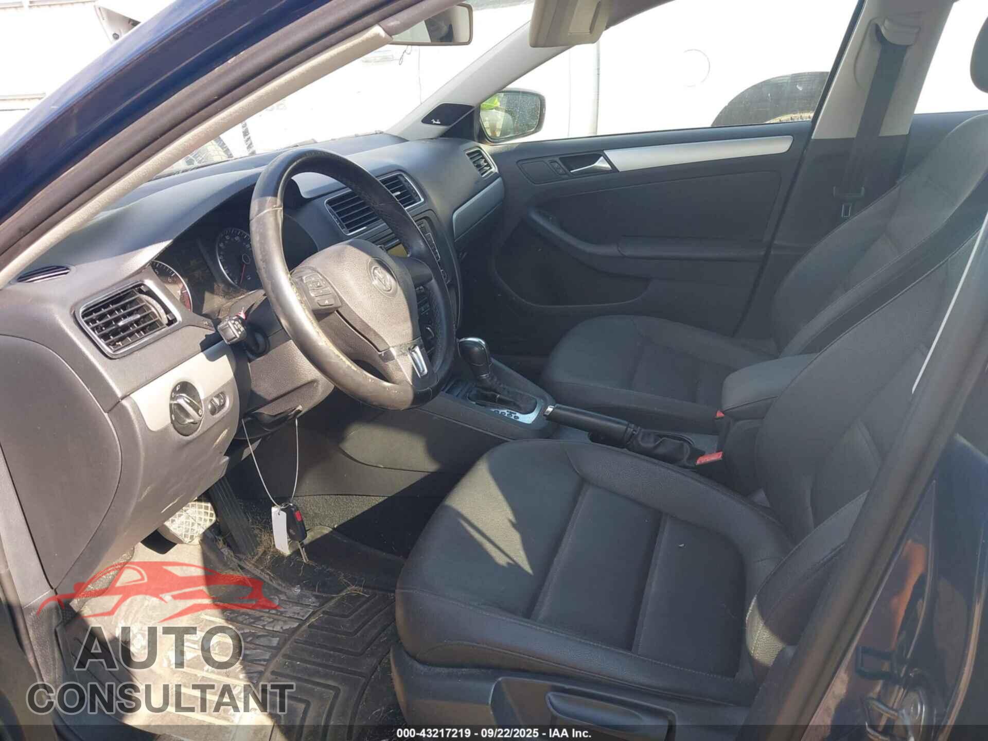 VOLKSWAGEN JETTA 2012 - 3VWLX7AJ2CM452555