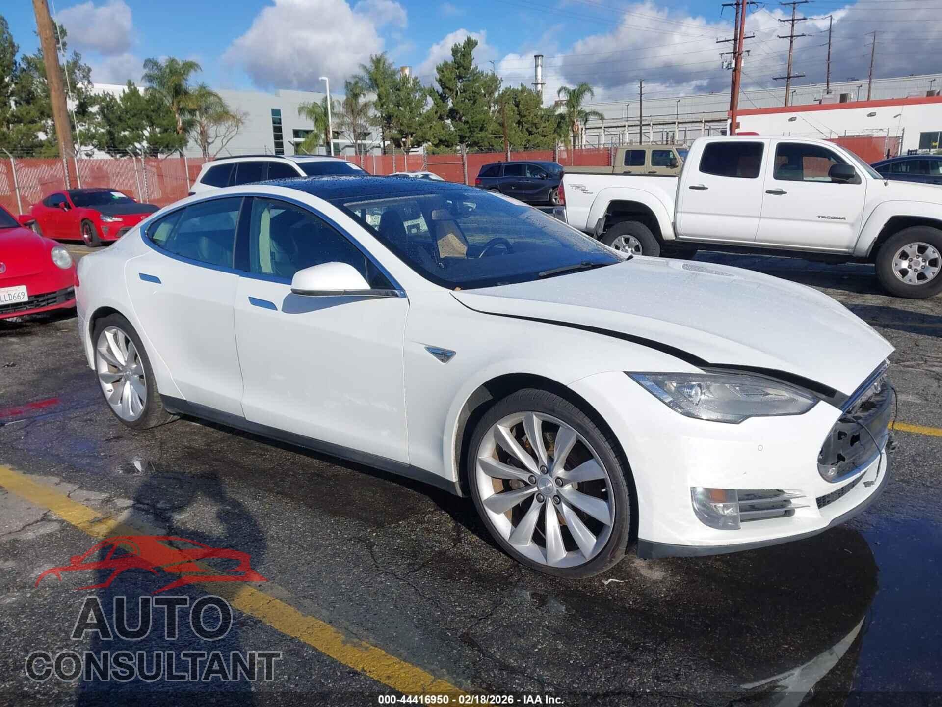 TESLA MODEL S 2014 - 5YJSA1H17EFP42509
