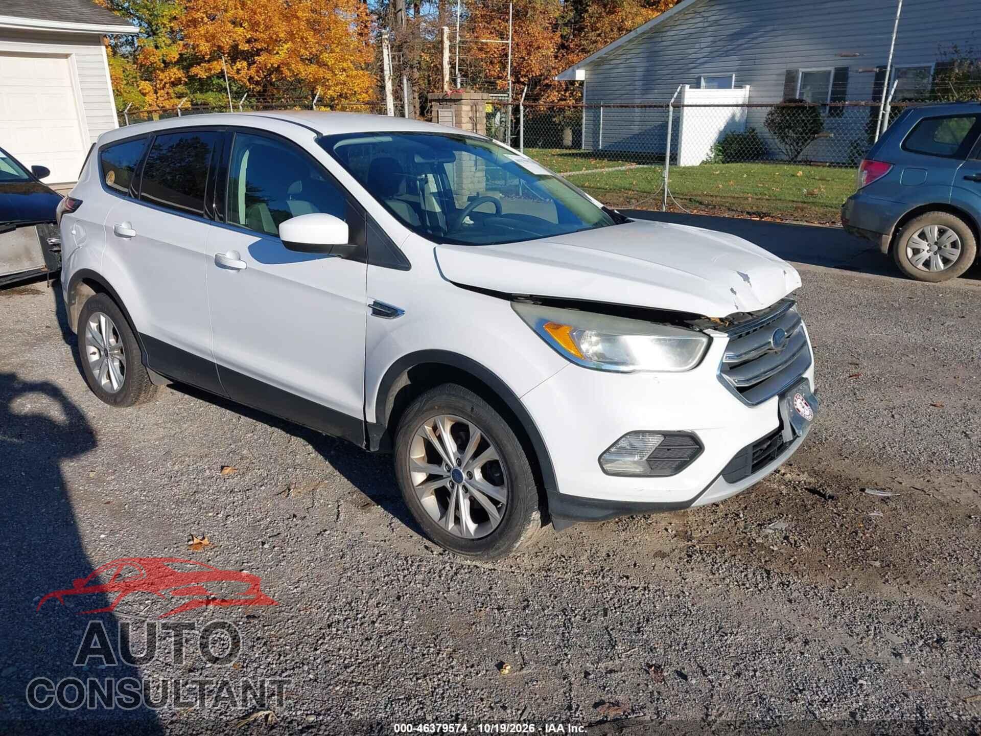 FORD ESCAPE 2017 - 1FMCU0GD5HUC45676