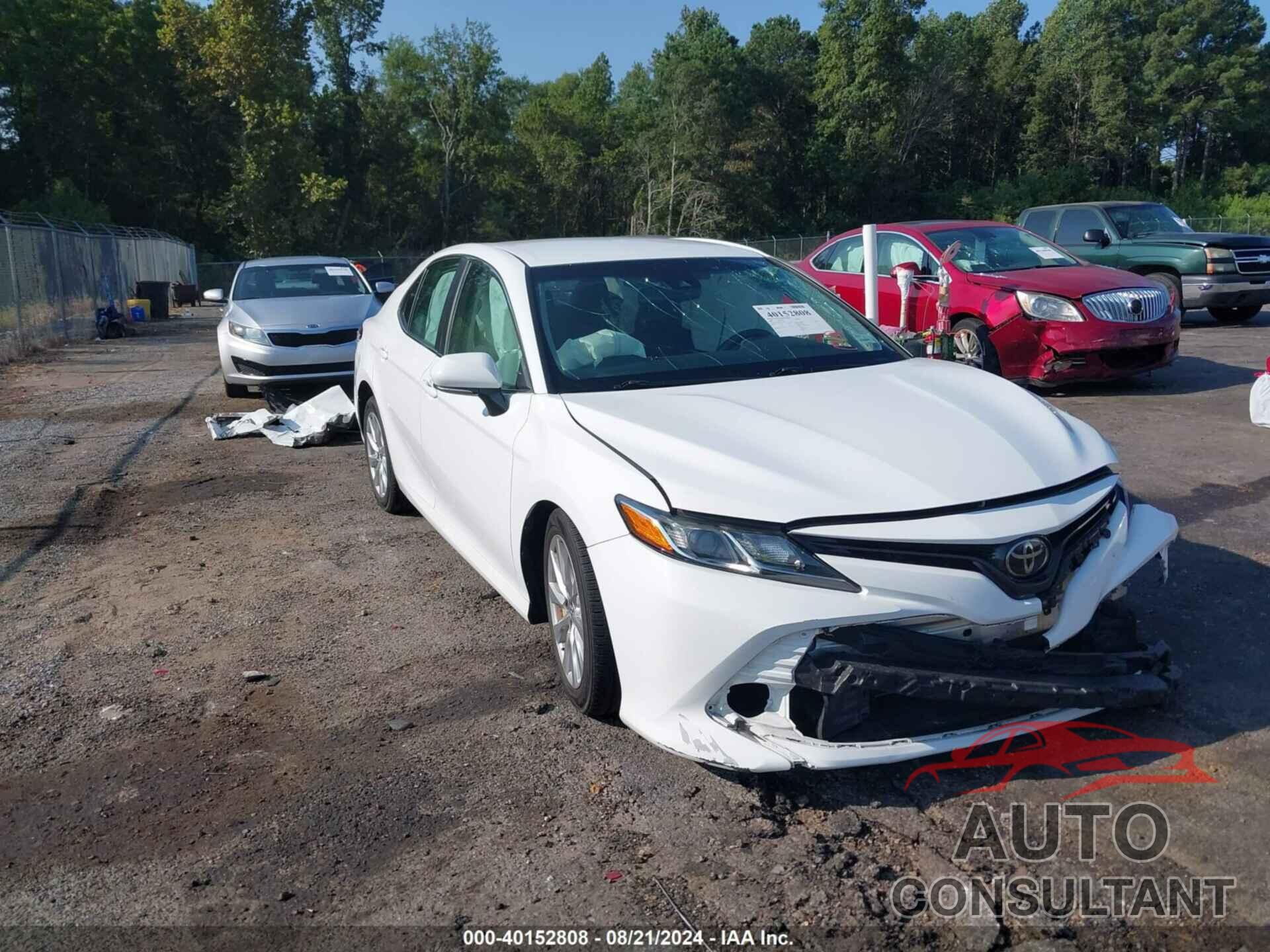 TOYOTA CAMRY 2018 - 4T1B11HK0JU022491