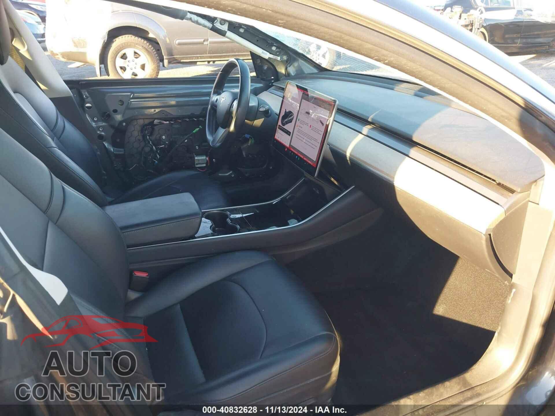 TESLA MODEL 3 2018 - 5YJ3E1EA5JF010774