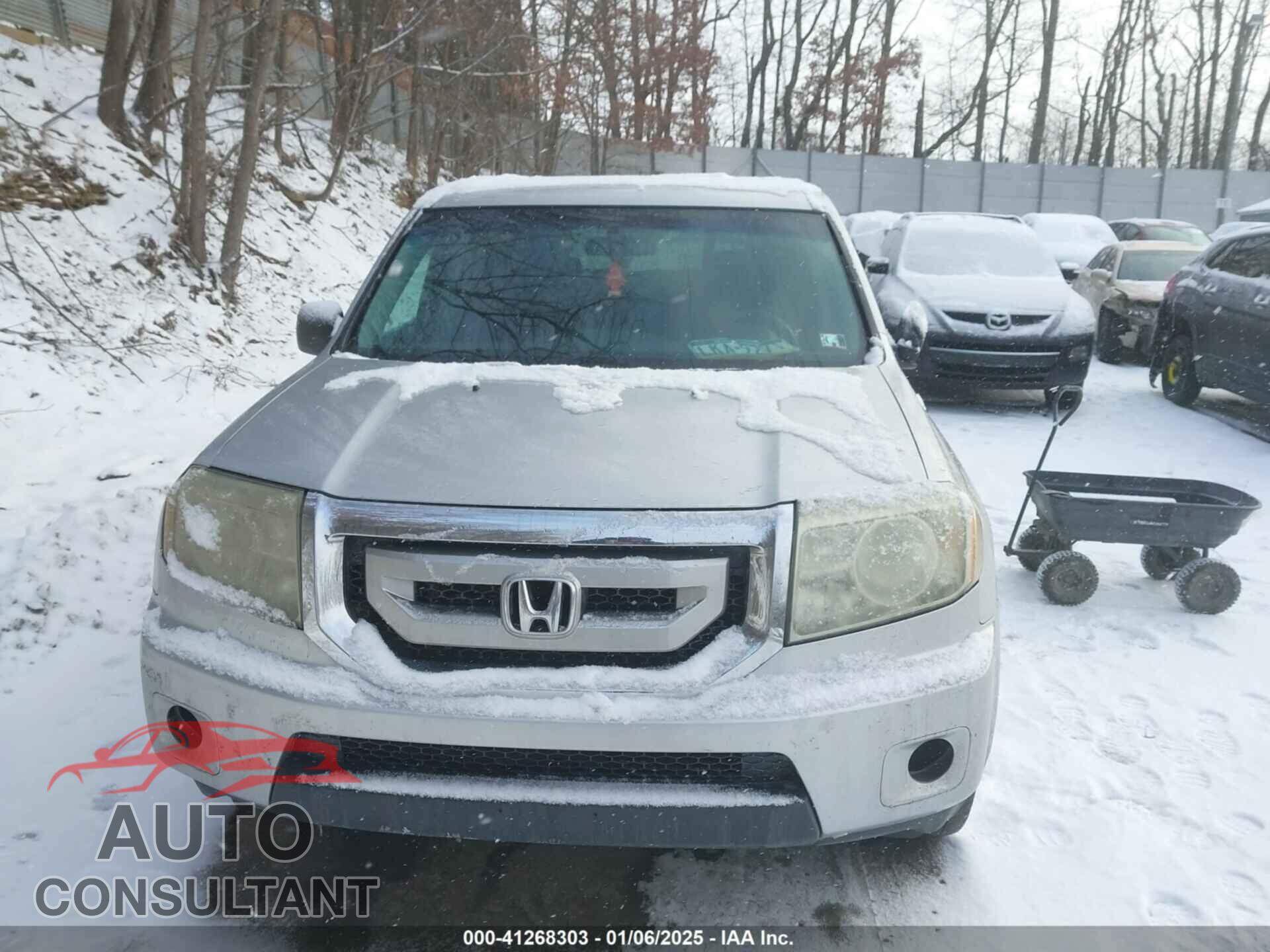 HONDA PILOT 2011 - 5FNYF3H27BB015527
