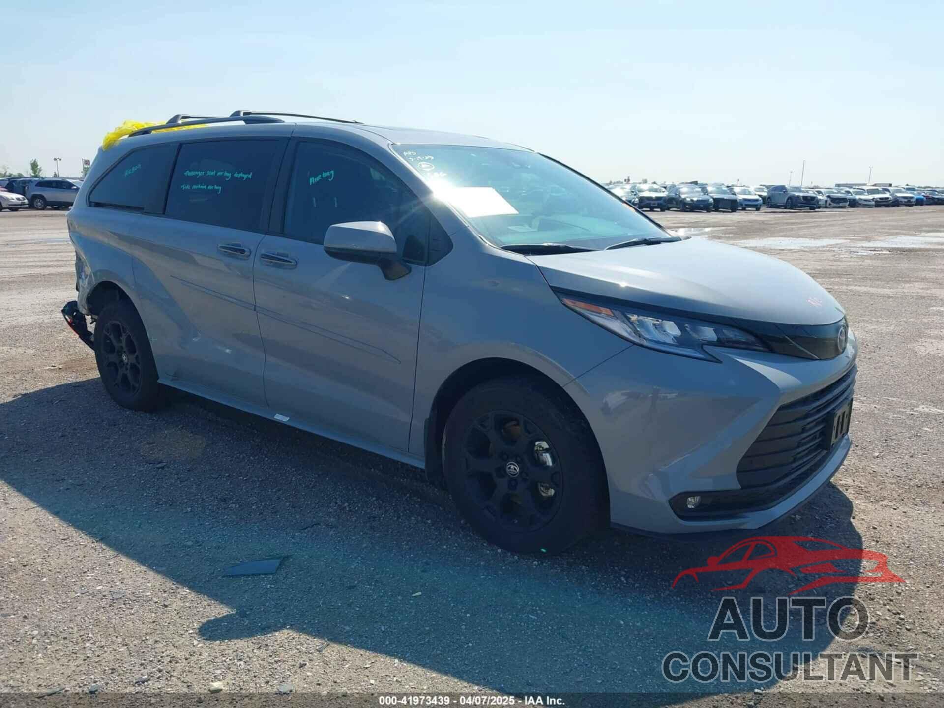 TOYOTA SIENNA 2025 - 5TDCSKFC5SS154613