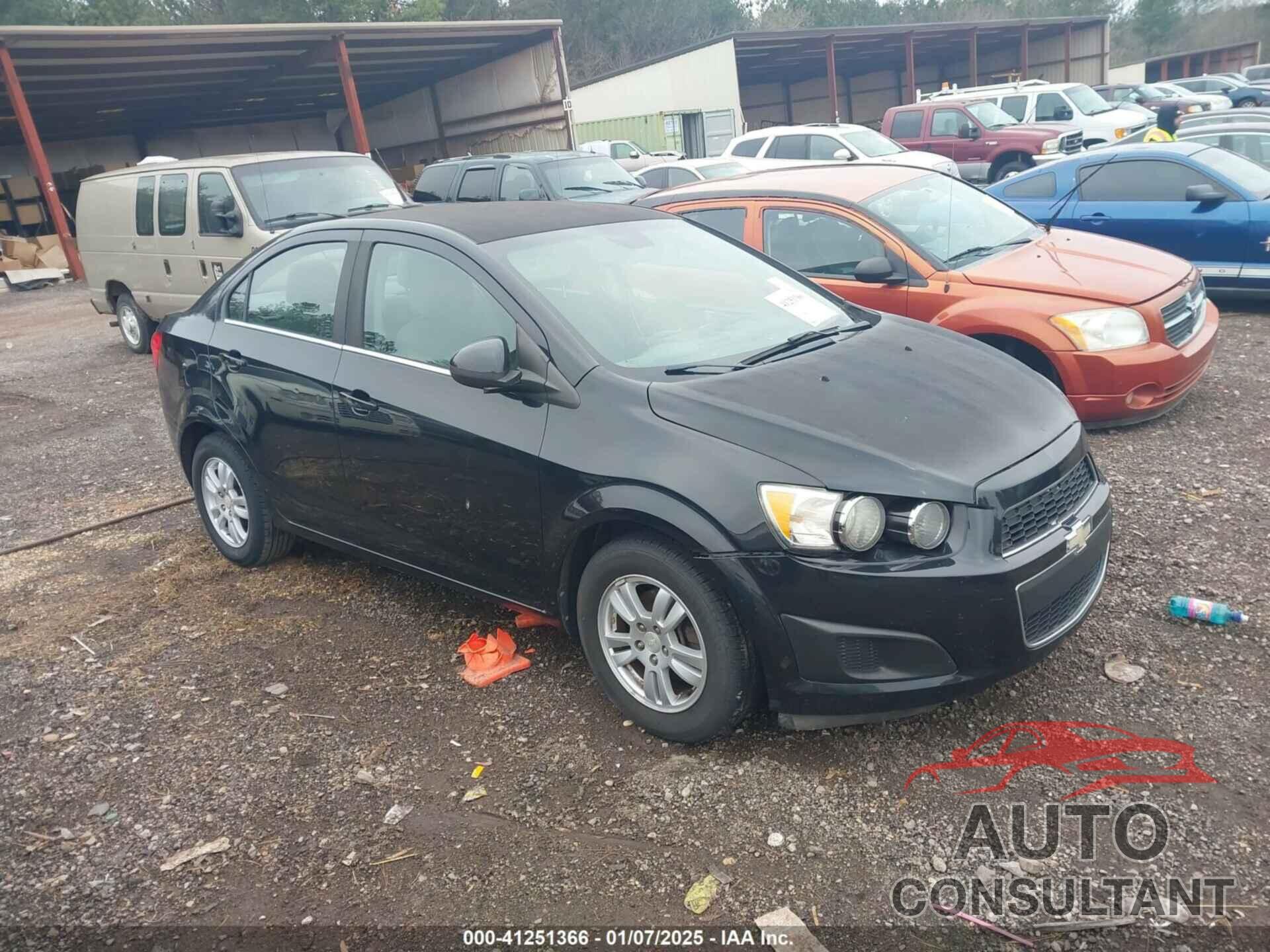 CHEVROLET SONIC 2013 - 1G1JC5SH8D4197888