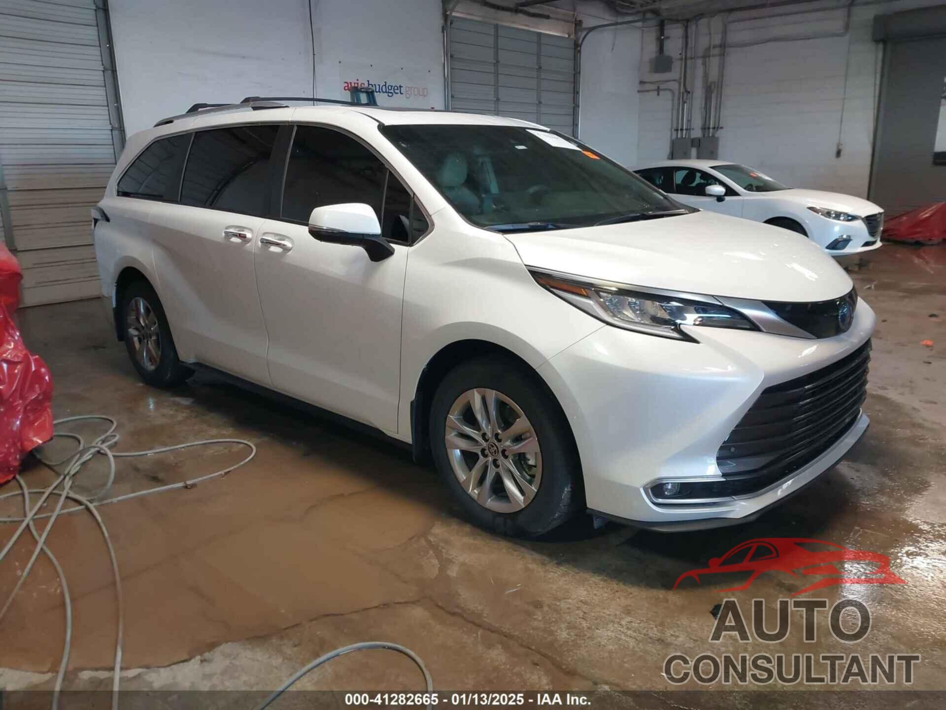 TOYOTA SIENNA 2023 - 5TDZSKFC1PS090393