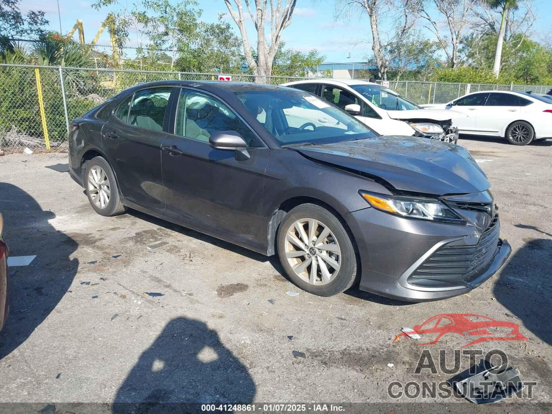 TOYOTA CAMRY 2022 - 4T1C11AK2NU679555