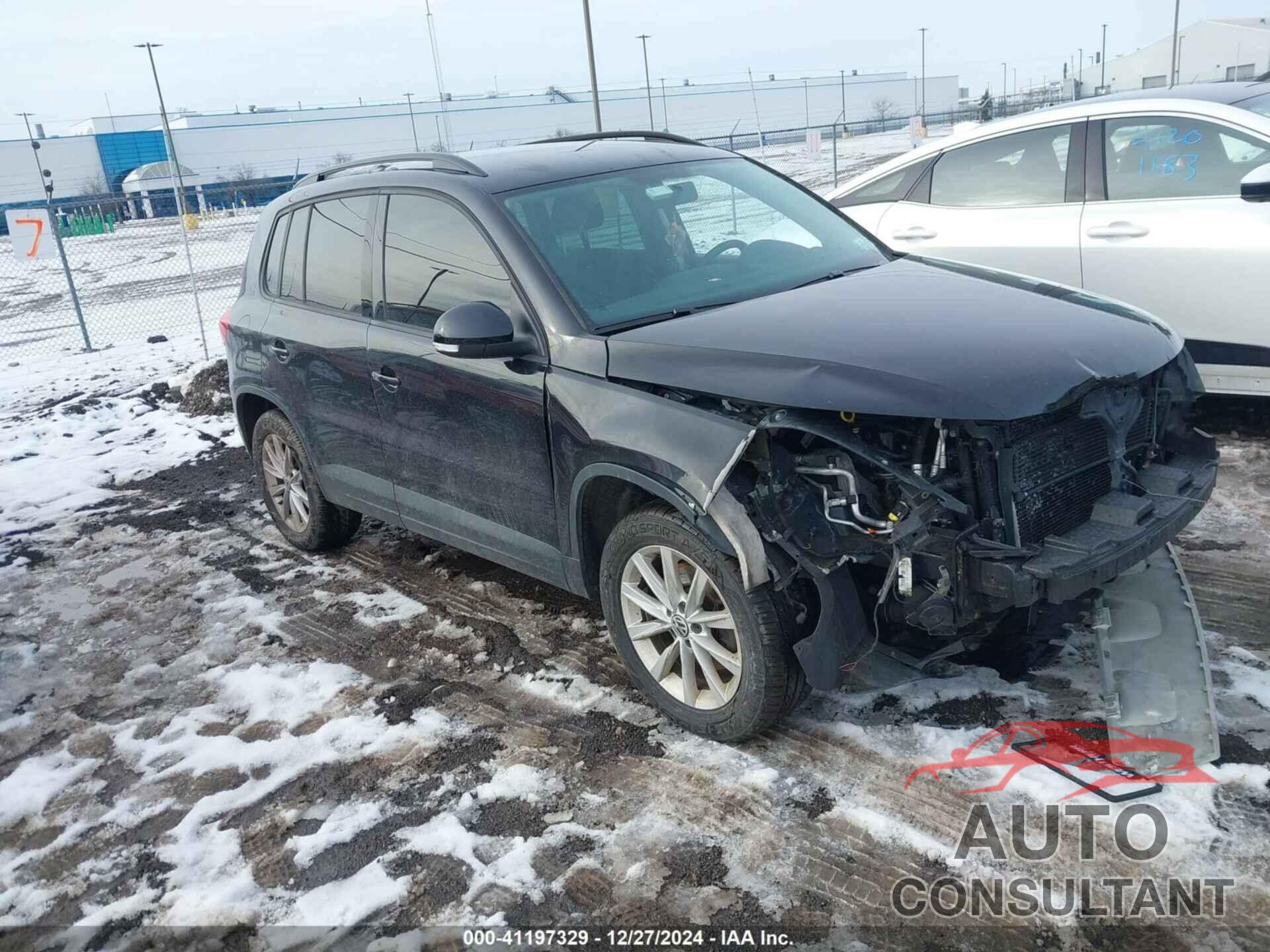 VOLKSWAGEN TIGUAN 2017 - WVGBV7AX7HK047973