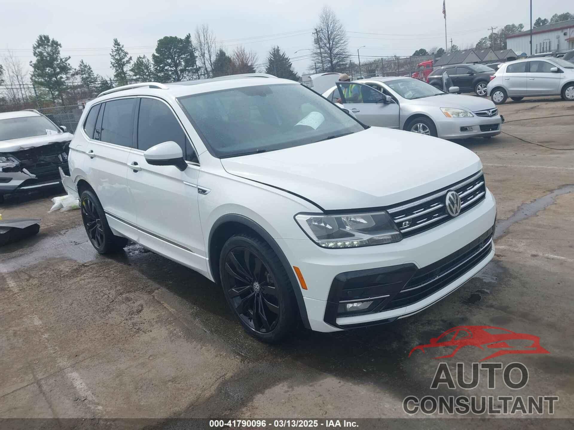 VOLKSWAGEN TIGUAN 2018 - 3VV2B7AX3JM216965