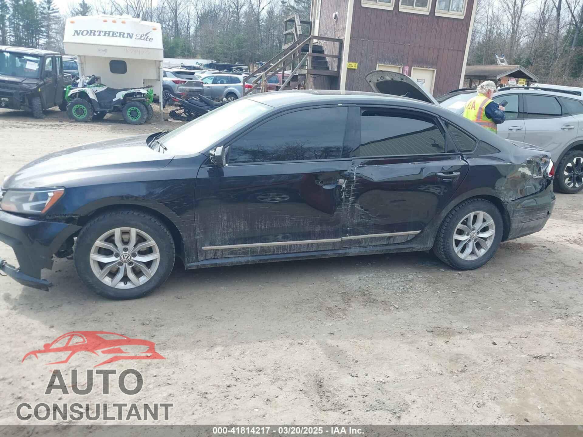 VOLKSWAGEN PASSAT 2017 - 1VWAT7A39HC019215