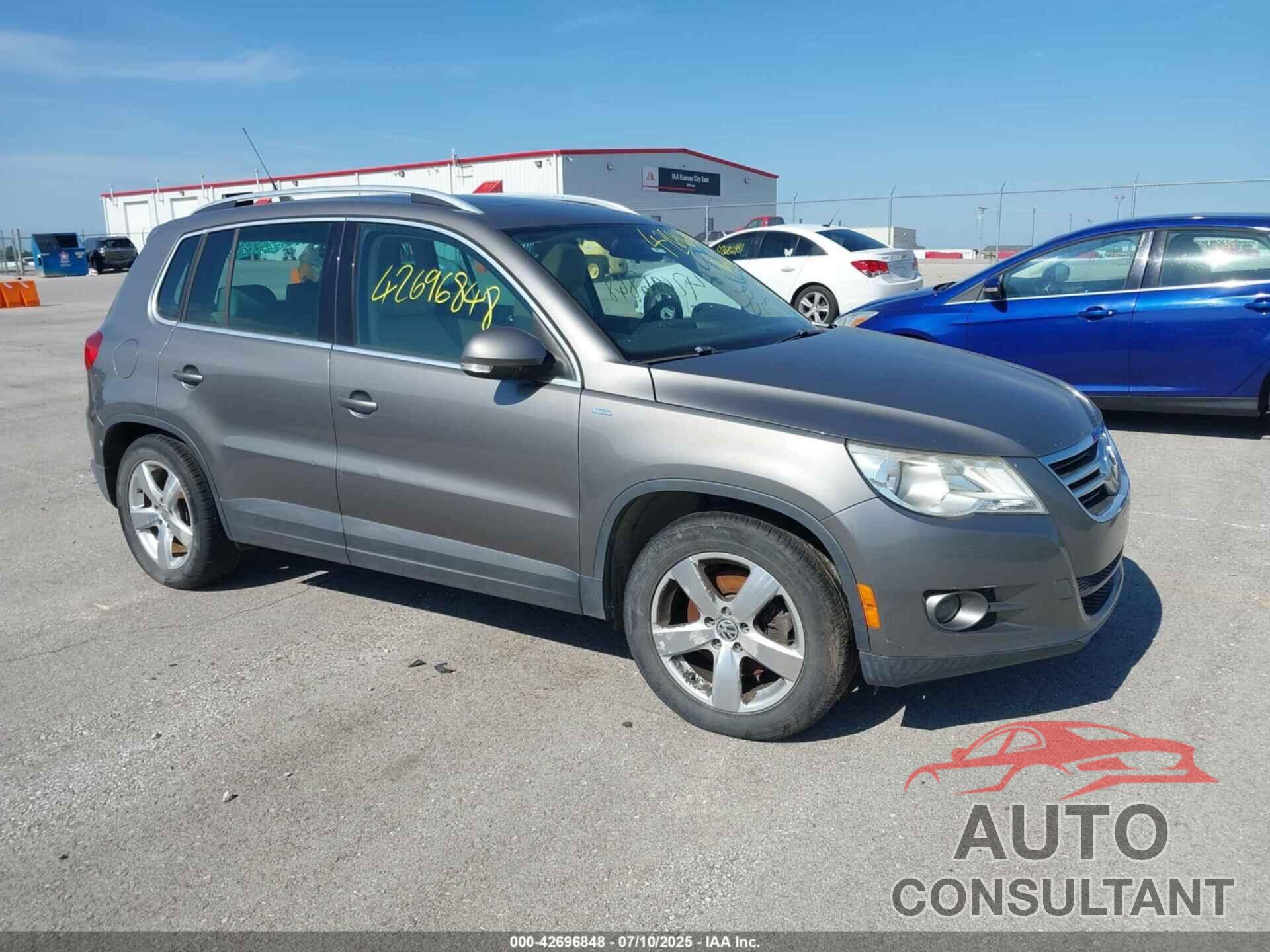 VOLKSWAGEN TIGUAN 2010 - WVGBV7AX5AW536631