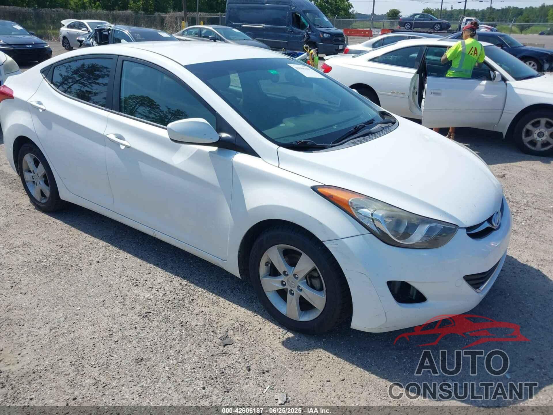 HYUNDAI ELANTRA 2013 - 5NPDH4AE1DH374606