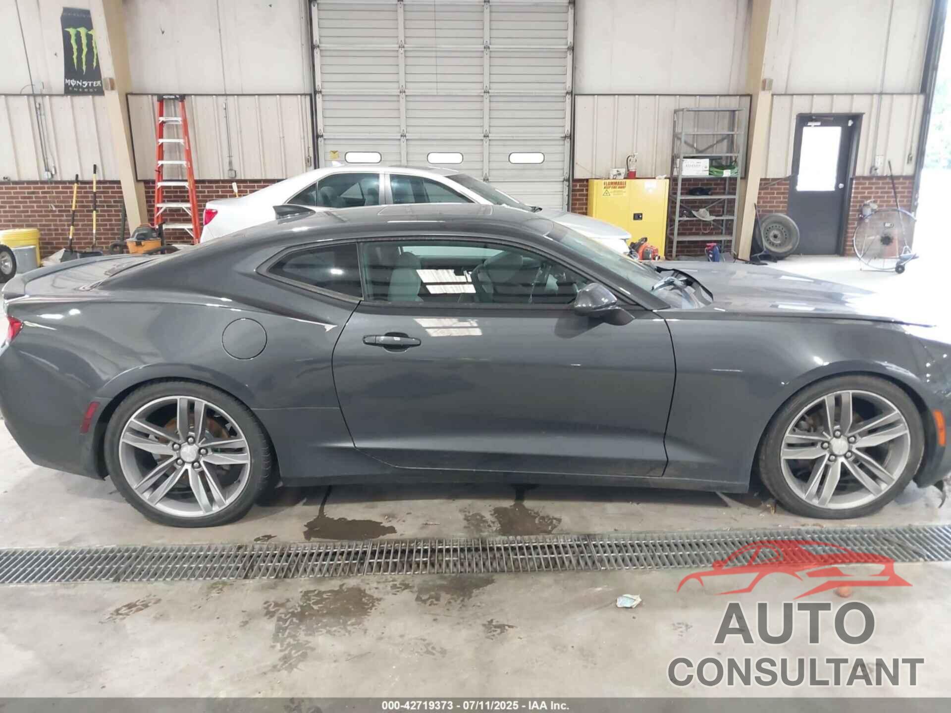 CHEVROLET CAMARO 2018 - 1G1FB1RX4J0188431