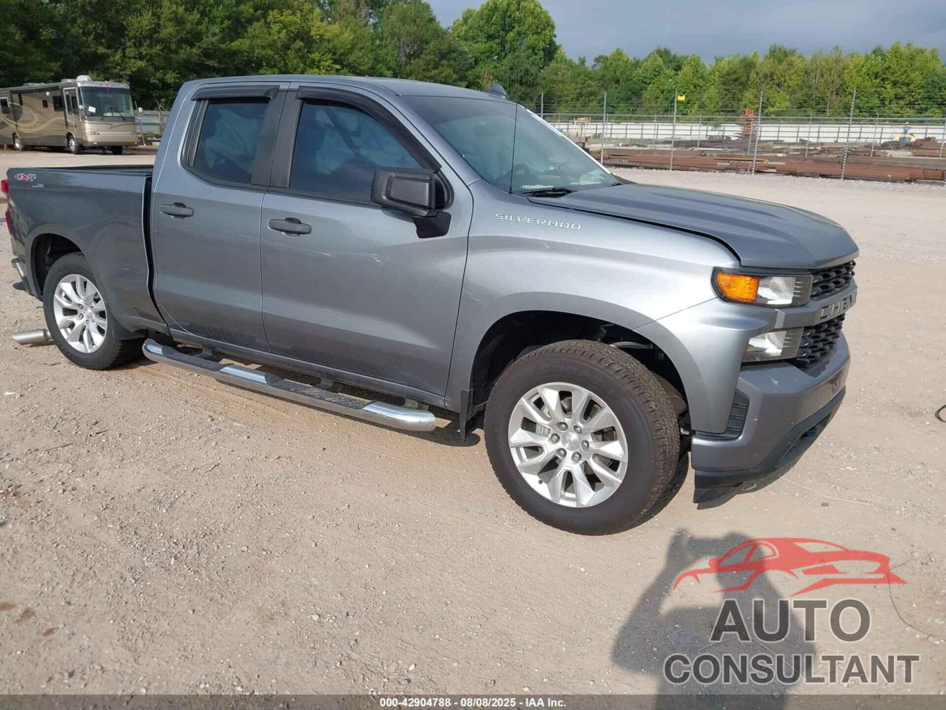 CHEVROLET SILVERADO 1500 2019 - 1GCRYBEH3KZ221777