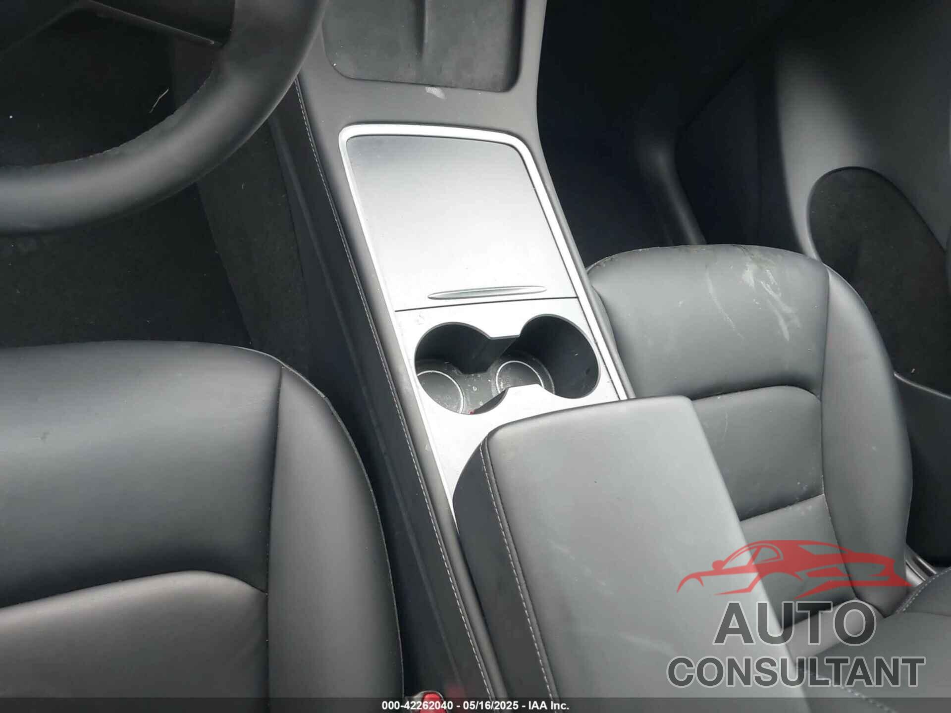 TESLA MODEL Y 2023 - 7SAYGDEE4PF807551