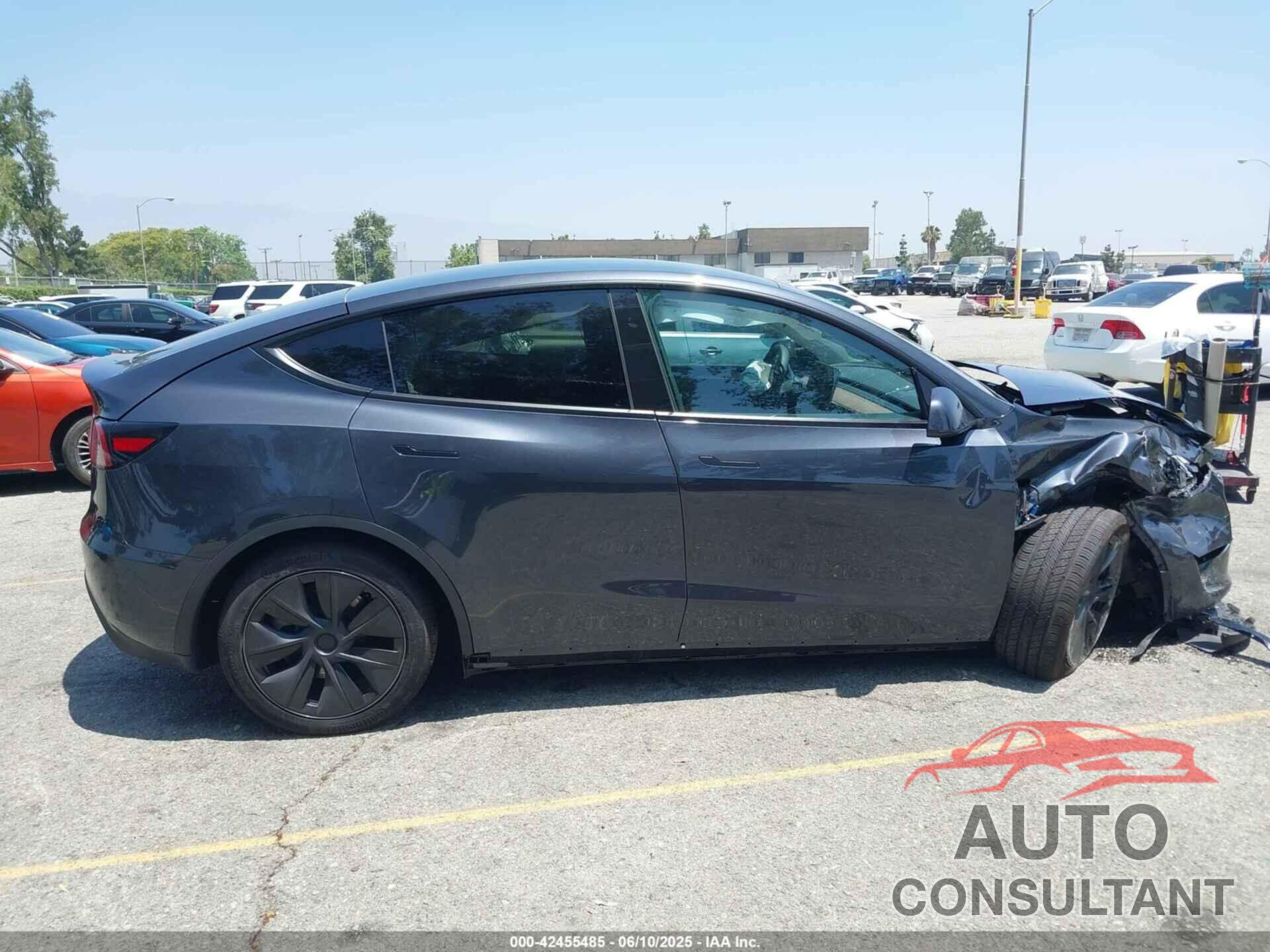 TESLA MODEL Y 2025 - 7SAYGDEE1SF283932