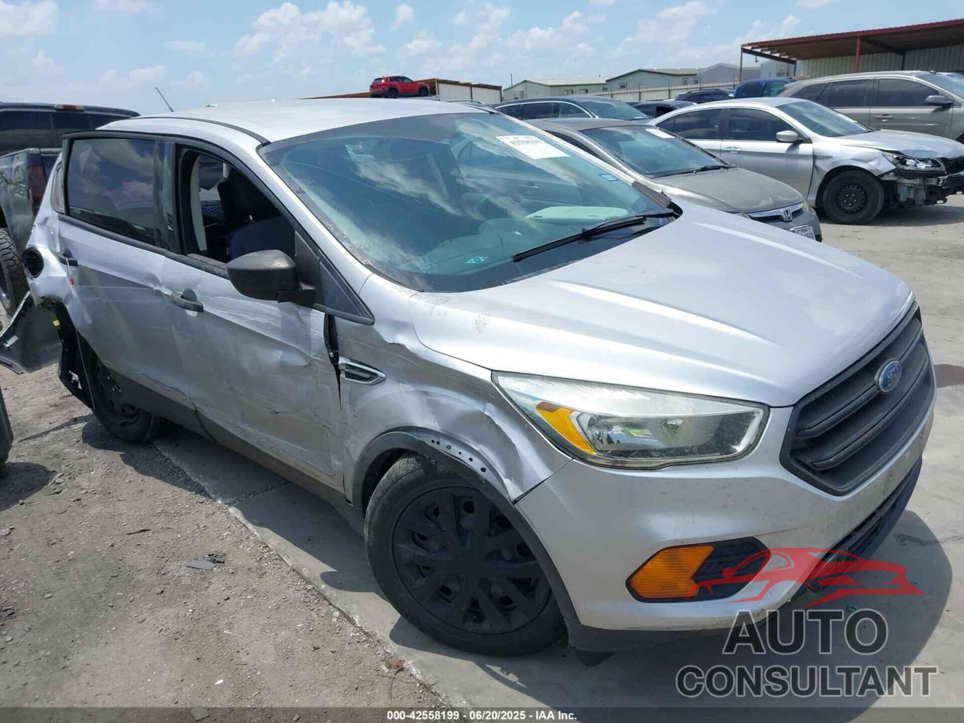 FORD ESCAPE 2017 - 1FMCU0F79HUC00820