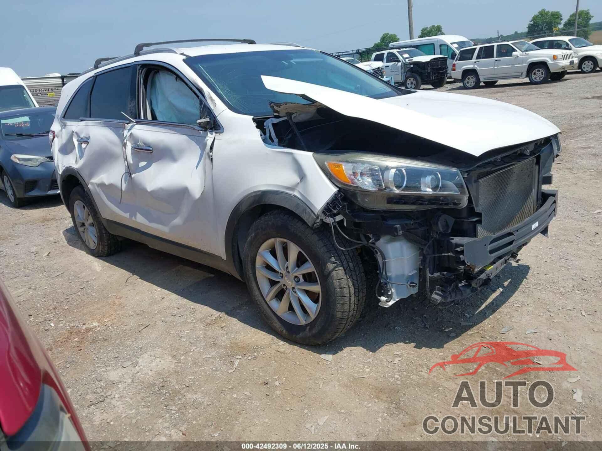 KIA SORENTO 2017 - 5XYPG4A33HG212651
