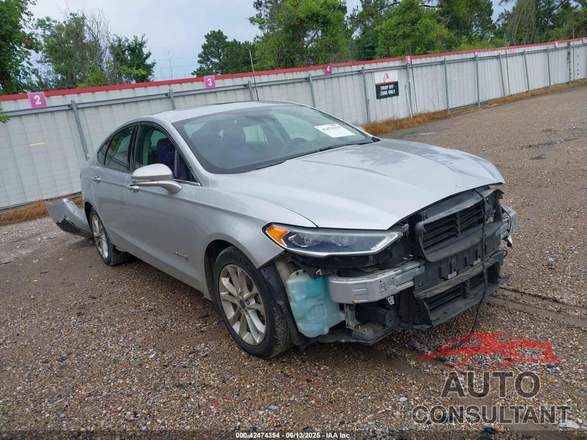 FORD FUSION HYBRID 2019 - 3FA6P0MU3KR109693