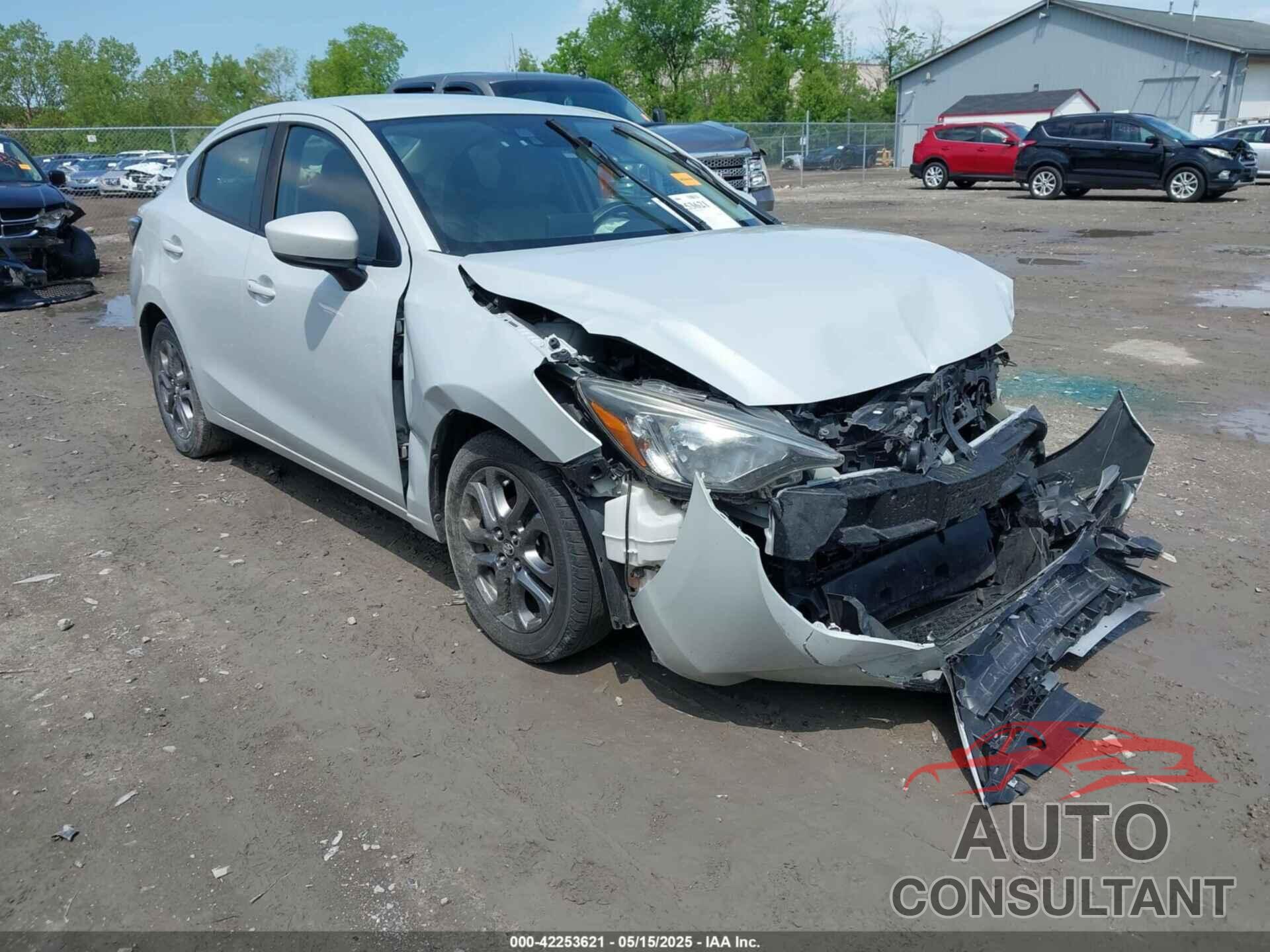 TOYOTA YARIS 2019 - 3MYDLBYV7KY506813
