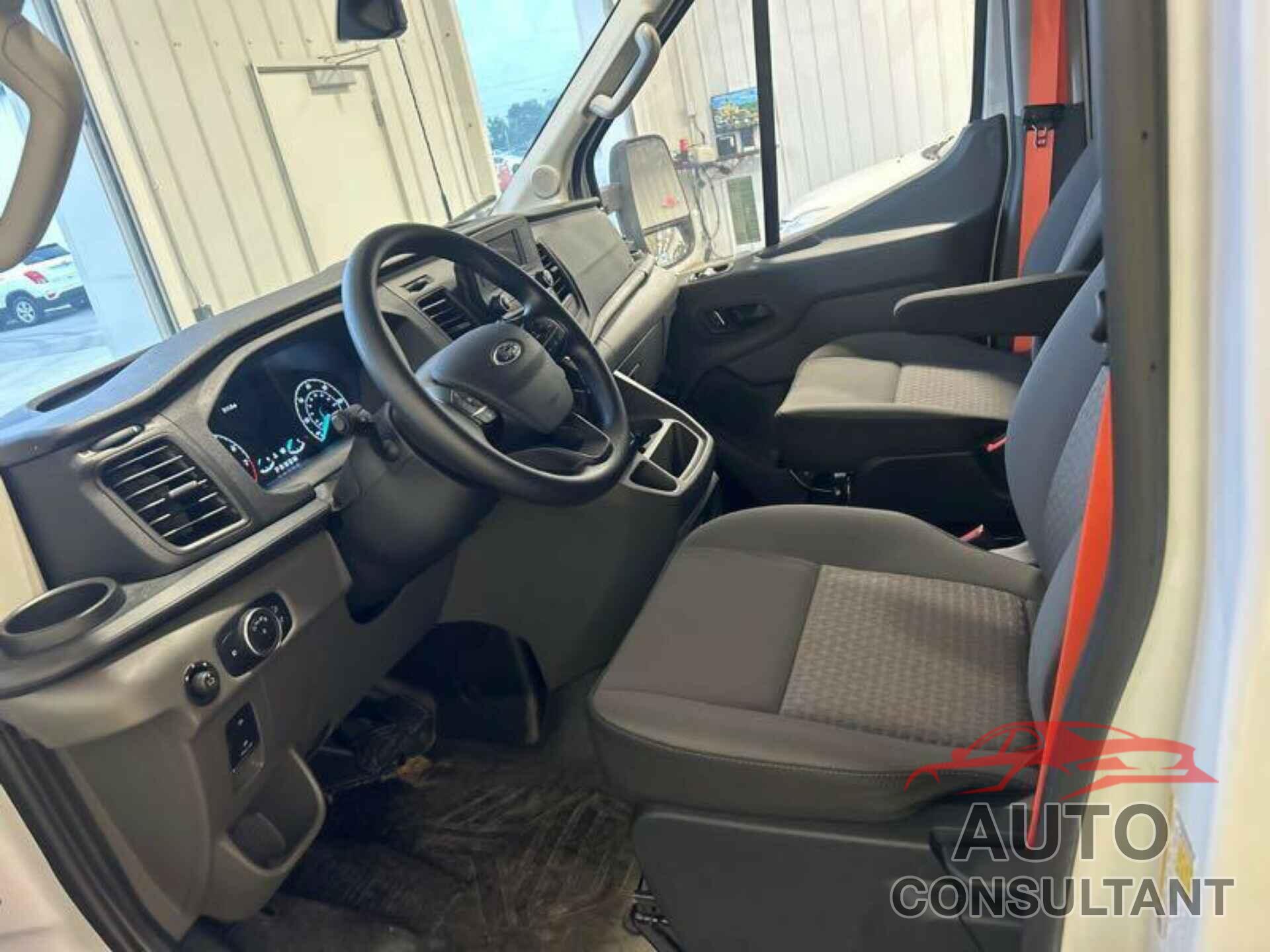 FORD TRANSIT 2023 - 1FTBR1X81PKA75434