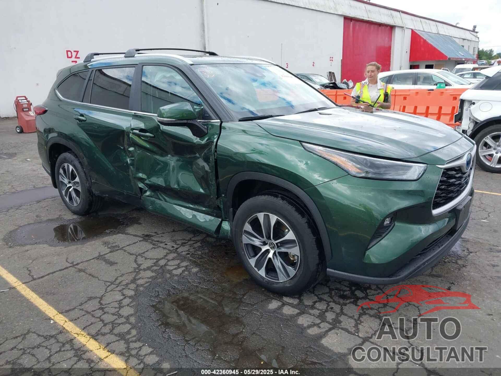 TOYOTA HIGHLANDER 2023 - 5TDKBRCH6PS584954